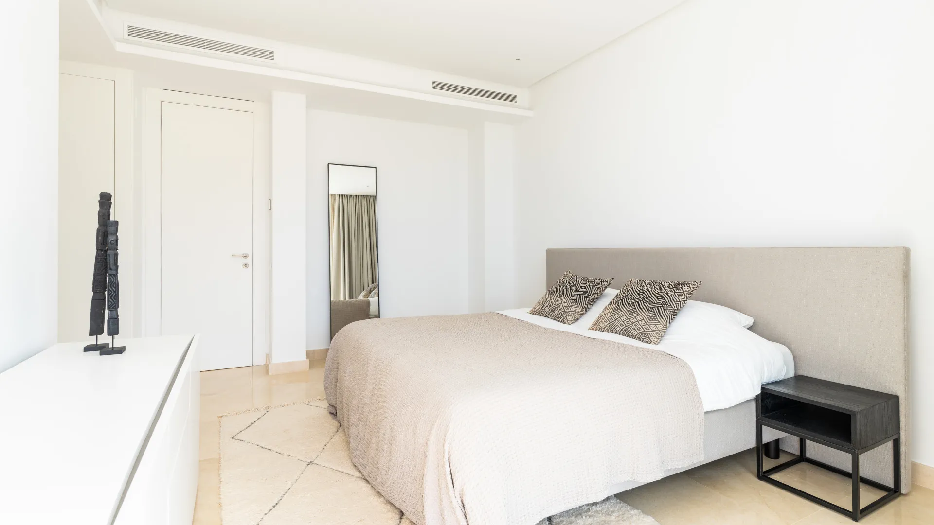 Comprar villa pareada de 4 dormitorios en La Finca de Marbella
