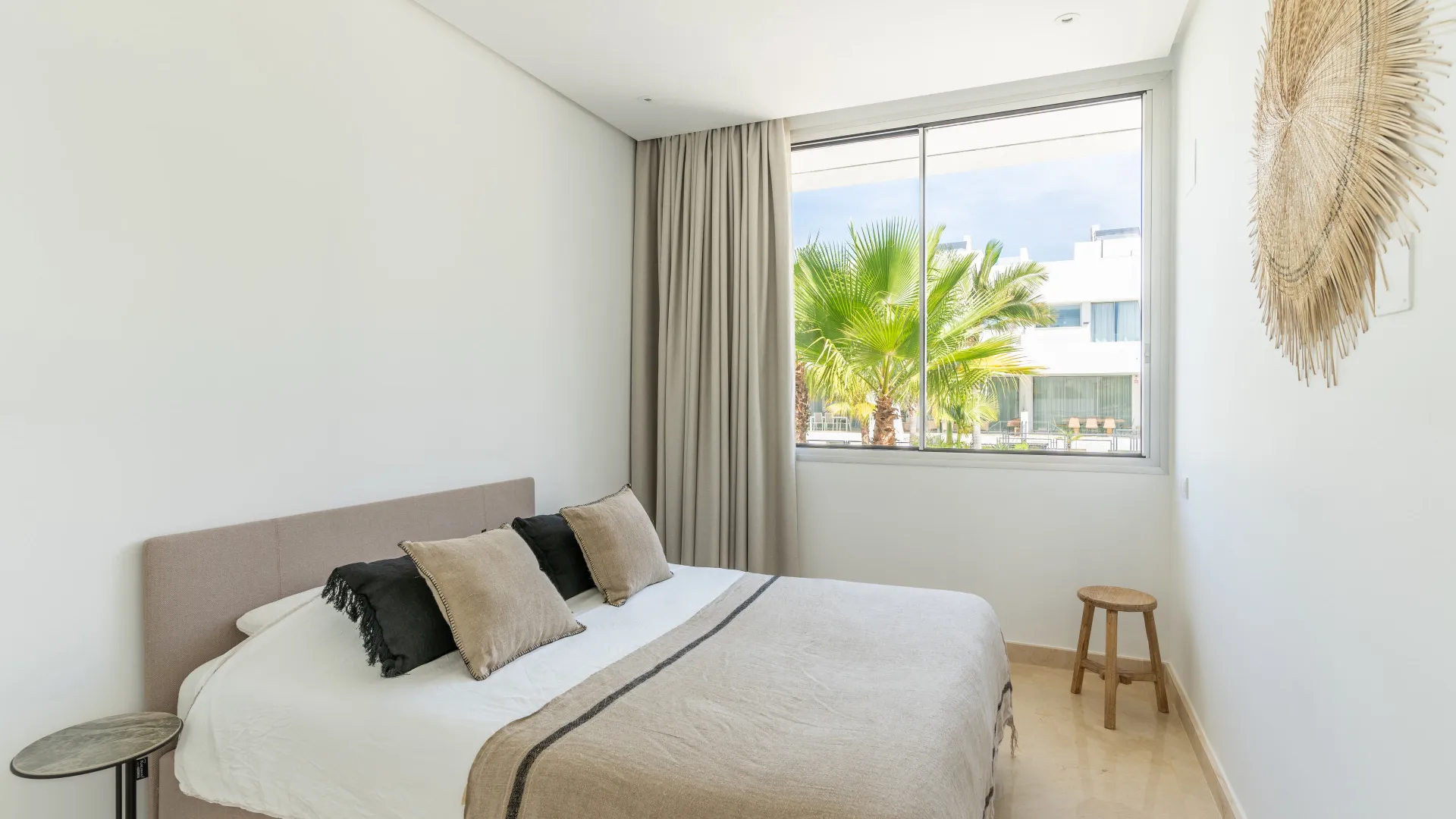 Comprar villa pareada de 4 dormitorios en La Finca de Marbella
