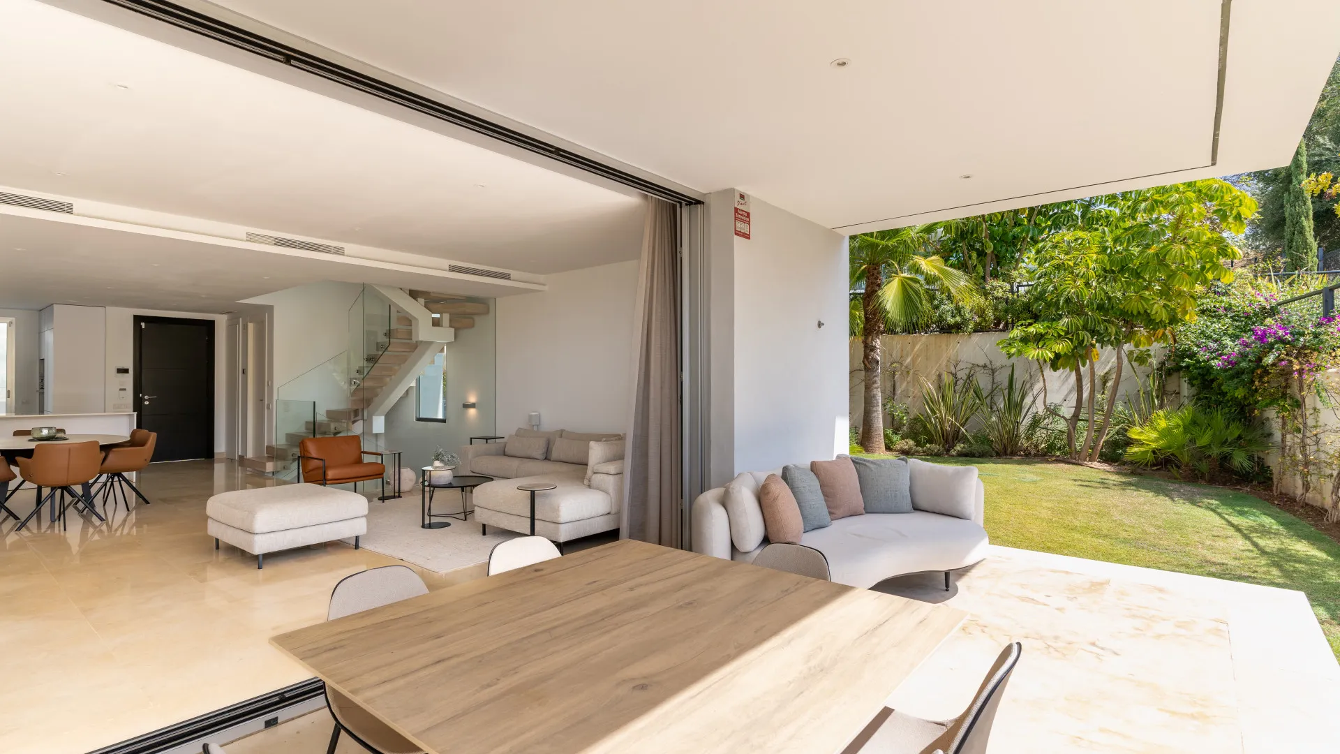 Comprar villa pareada de 4 dormitorios en La Finca de Marbella
