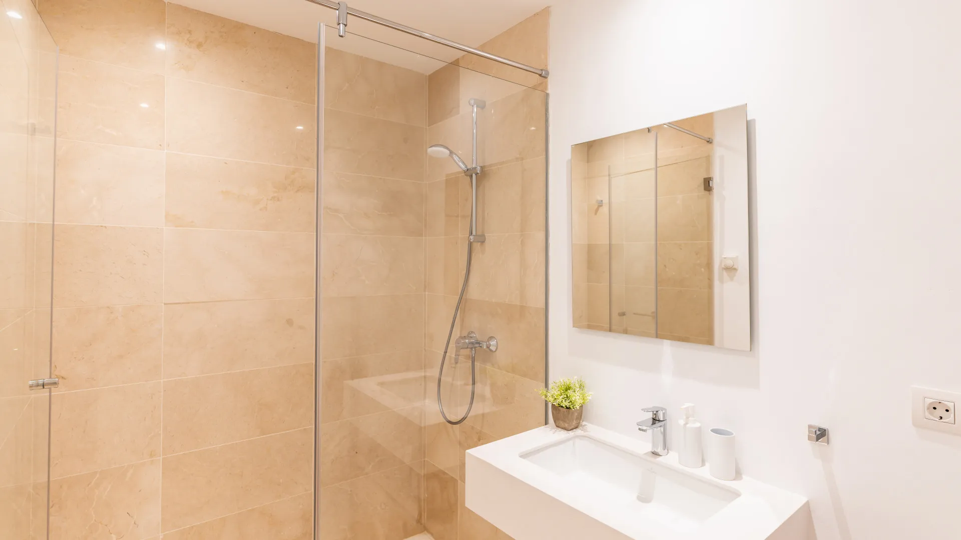 Comprar villa pareada de 4 dormitorios en La Finca de Marbella