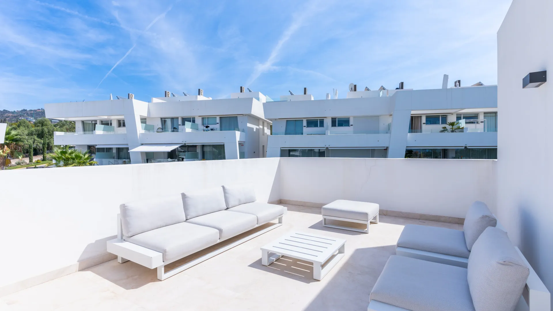 Comprar villa pareada de 4 dormitorios en La Finca de Marbella