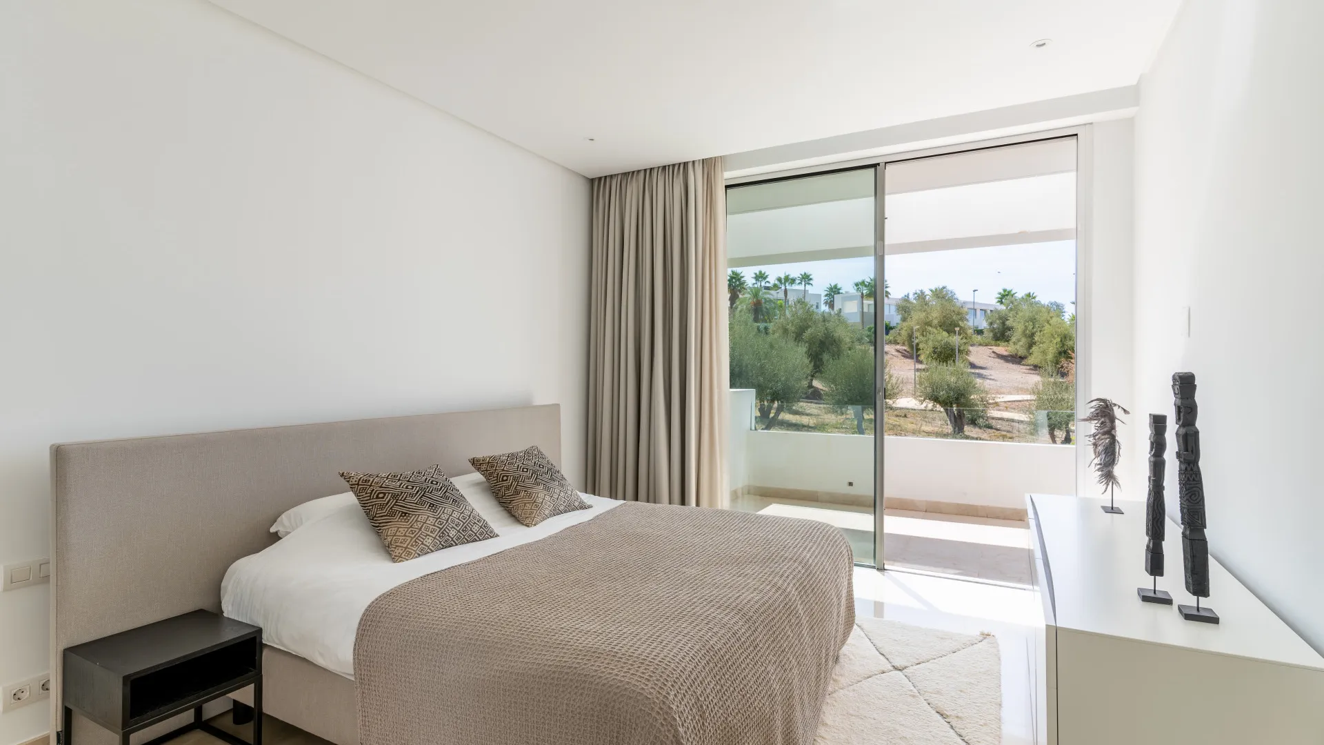 Comprar villa pareada de 4 dormitorios en La Finca de Marbella