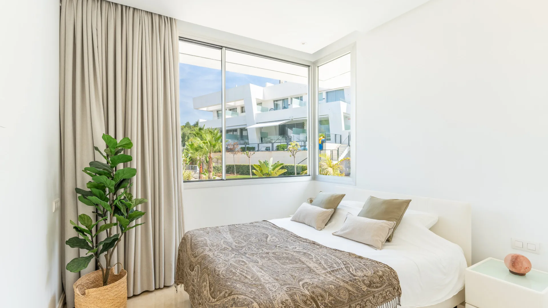 Comprar villa pareada de 4 dormitorios en La Finca de Marbella