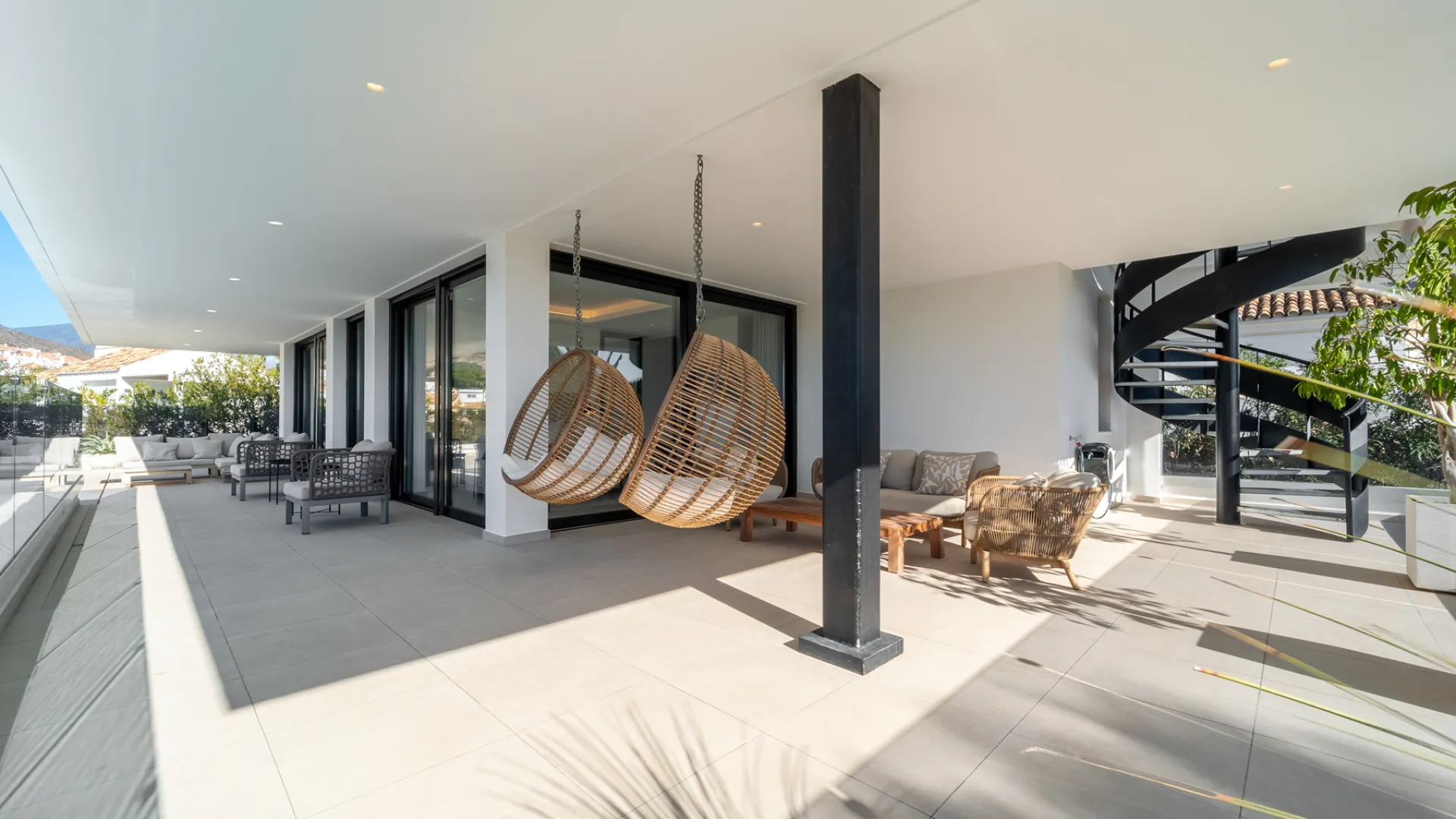 5 bedrooms villa in Nueva Andalucia for sale