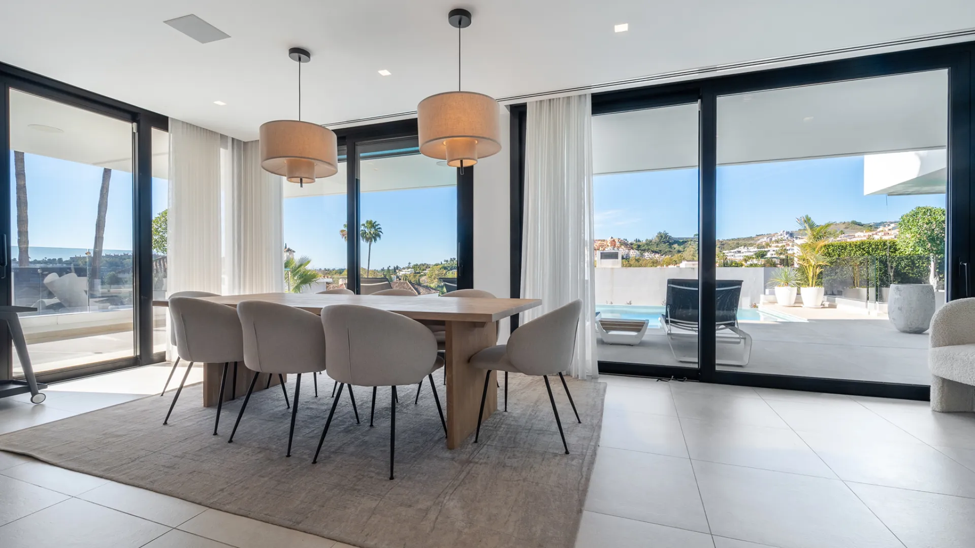 5 bedrooms villa in Nueva Andalucia for sale