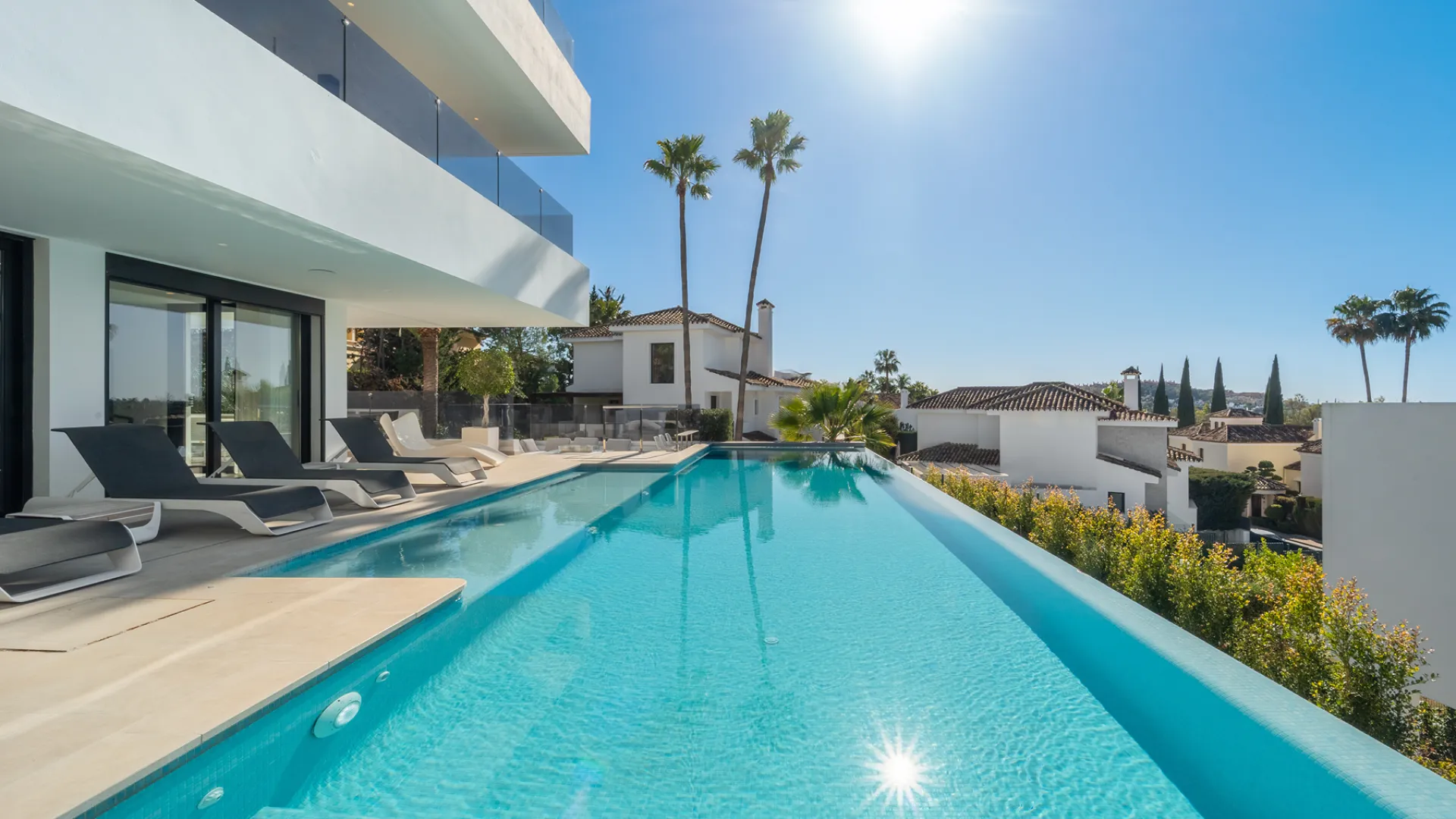 5 bedrooms villa in Nueva Andalucia for sale
