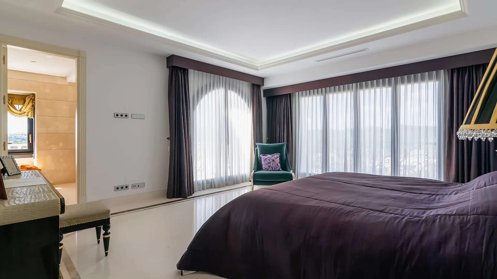 Villa con 5 dormitorios en venta en Zona L