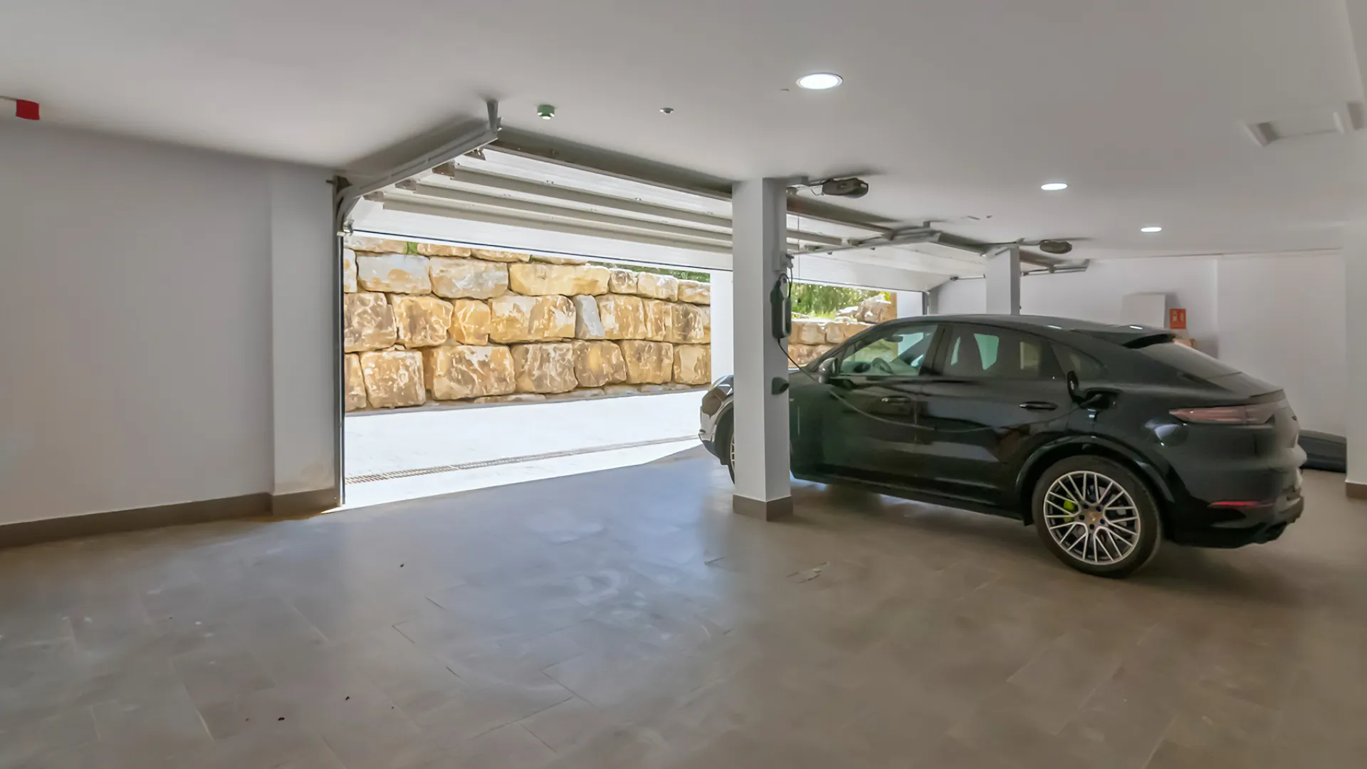 Villa con 5 dormitorios en venta en Zona L