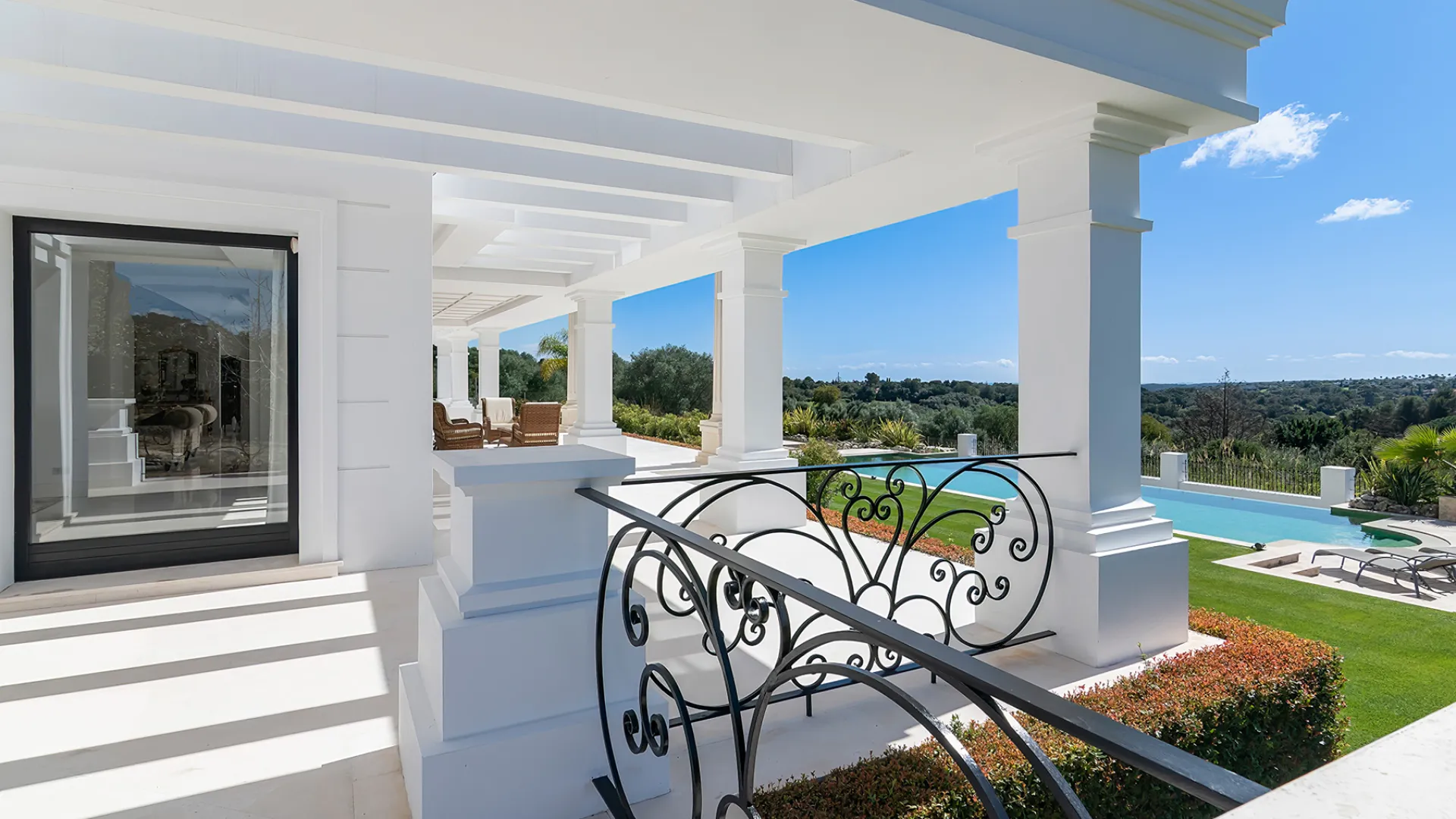 Villa con 5 dormitorios en venta en Zona L