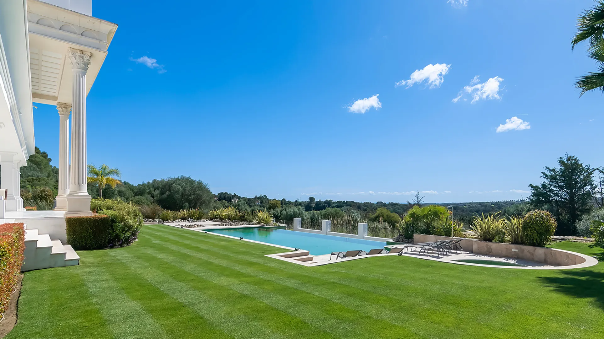 Villa con 5 dormitorios en venta en Zona L