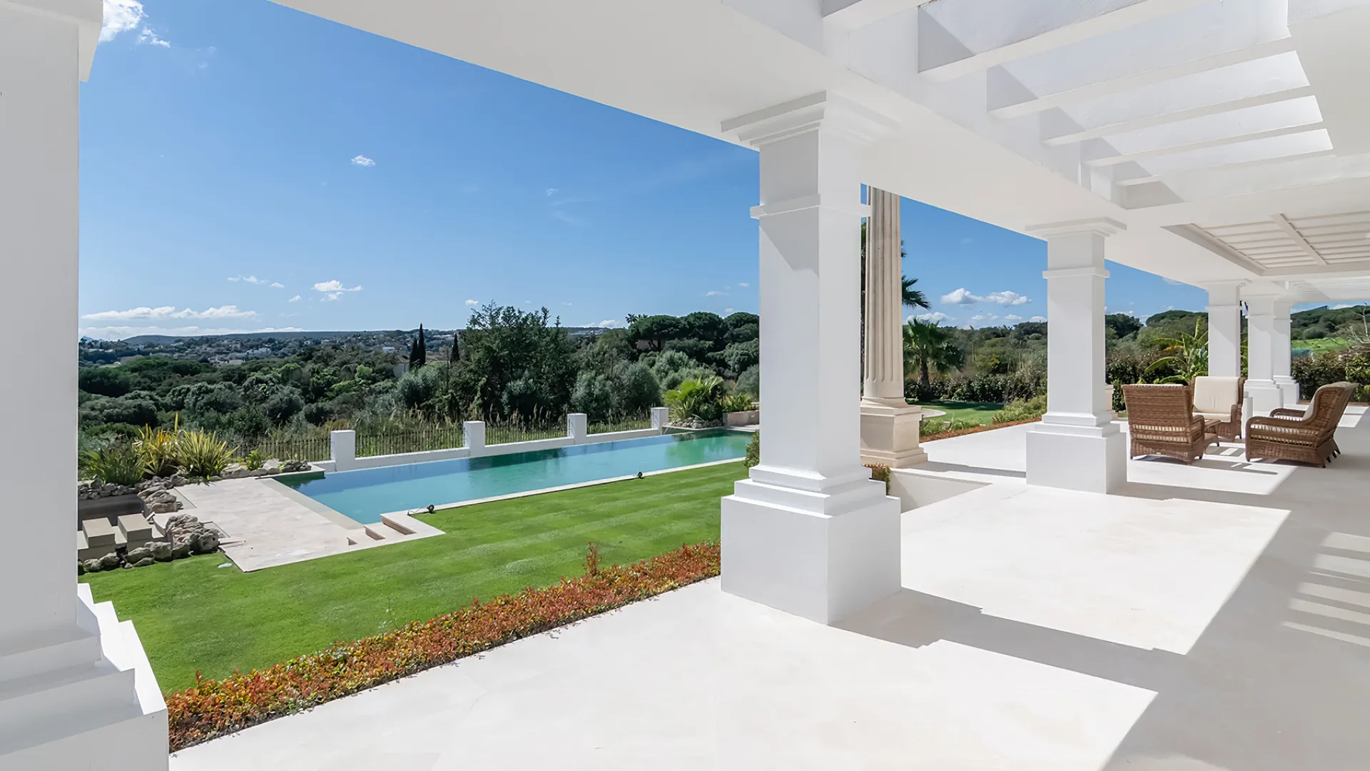 Villa con 5 dormitorios en venta en Zona L
