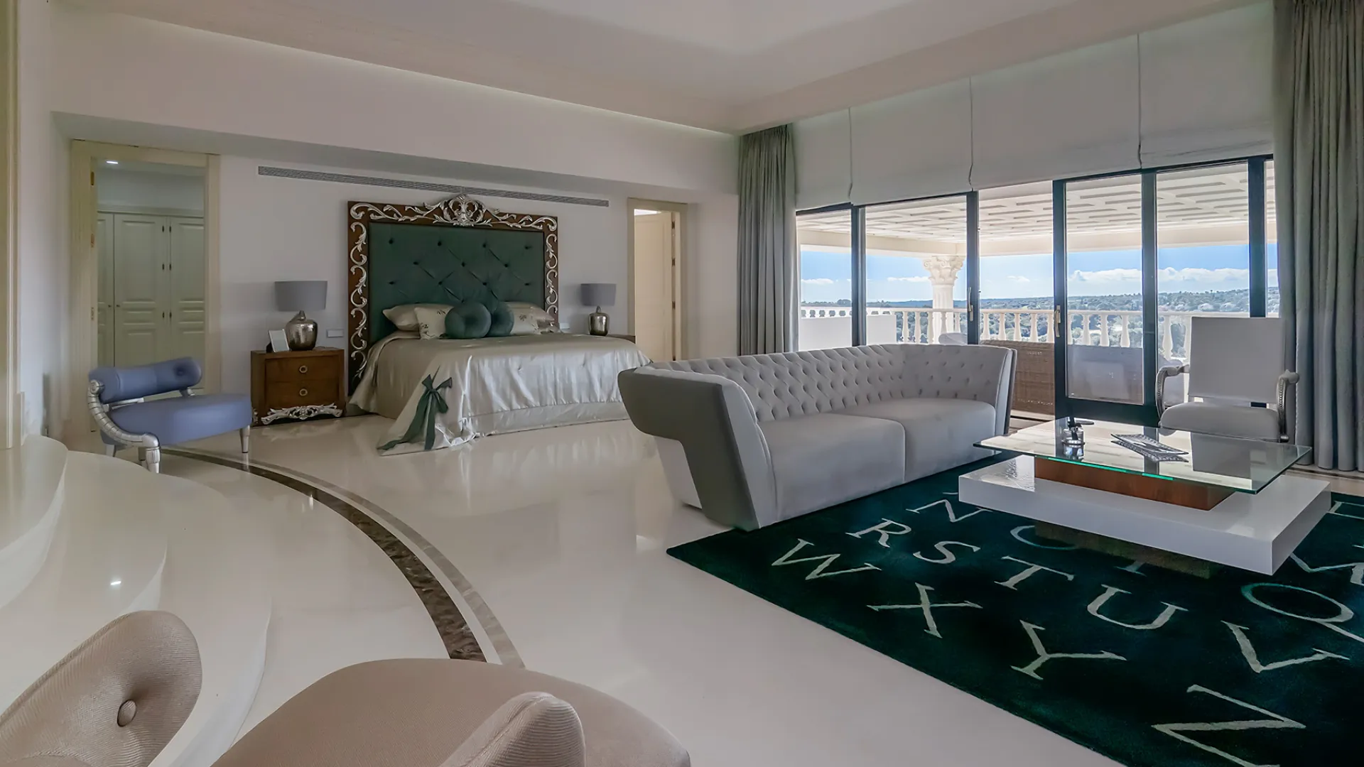 Villa con 5 dormitorios en venta en Zona L