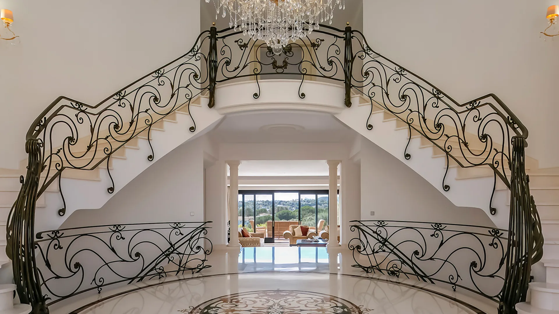 Villa con 5 dormitorios en venta en Zona L
