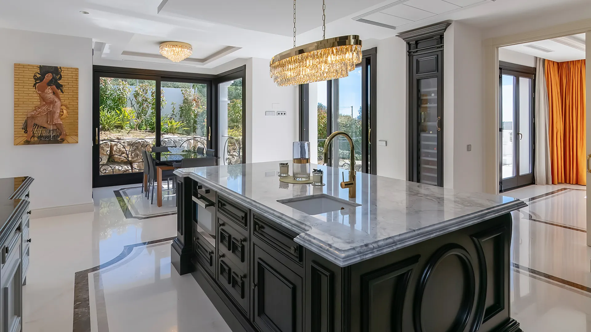 Villa con 5 dormitorios en venta en Zona L