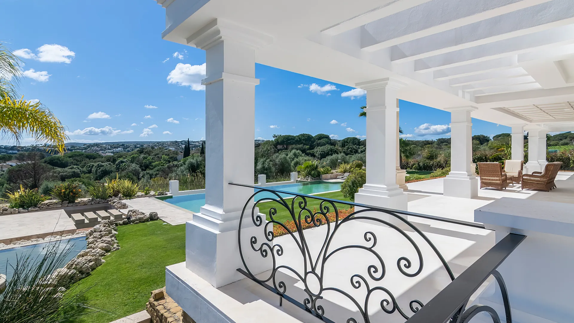 Villa con 5 dormitorios en venta en Zona L
