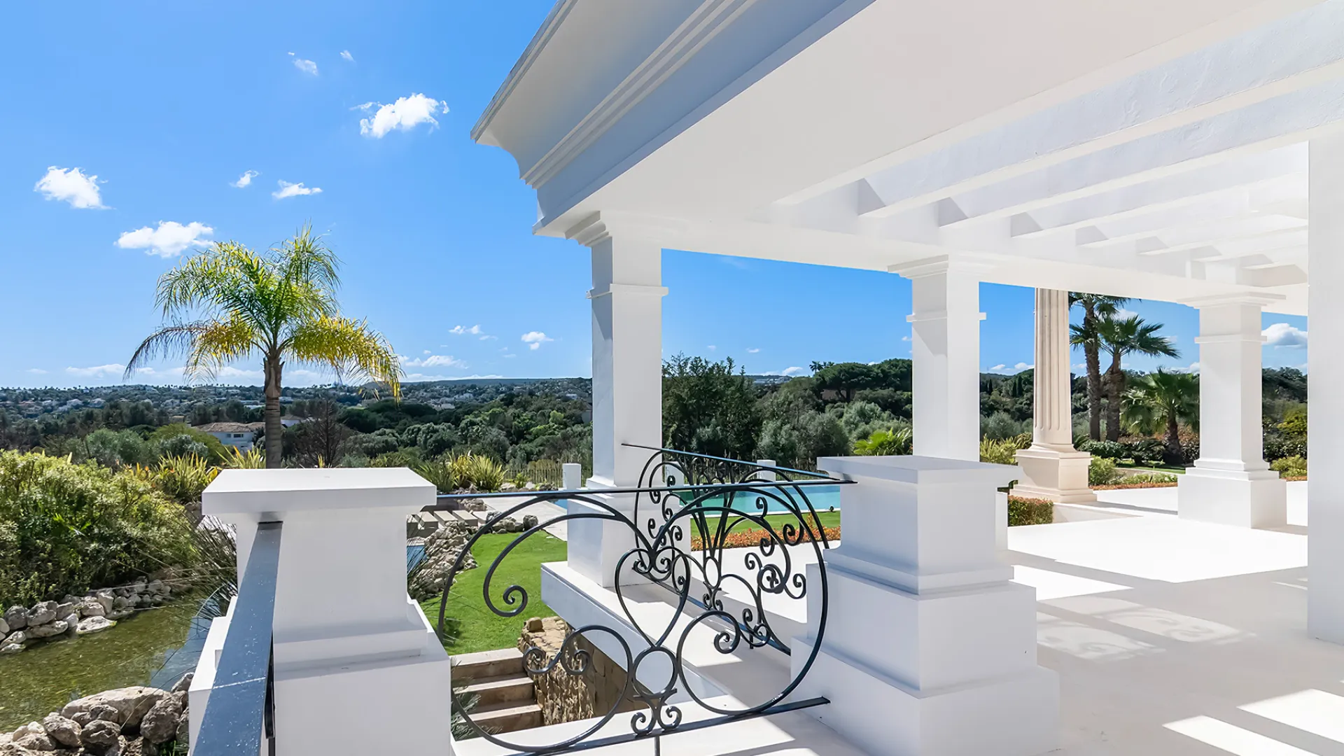 Villa con 5 dormitorios en venta en Zona L