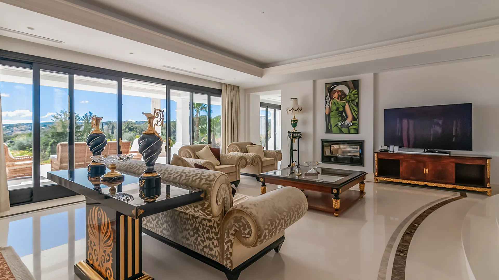 Villa con 5 dormitorios en venta en Zona L