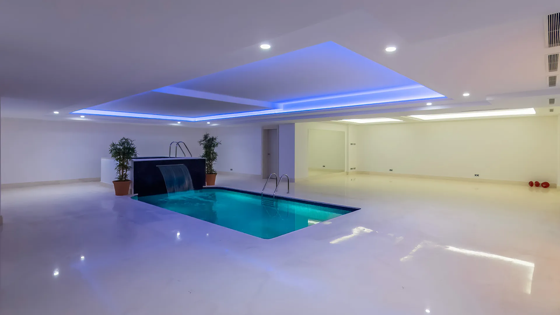 Villa con 5 dormitorios en venta en Zona L