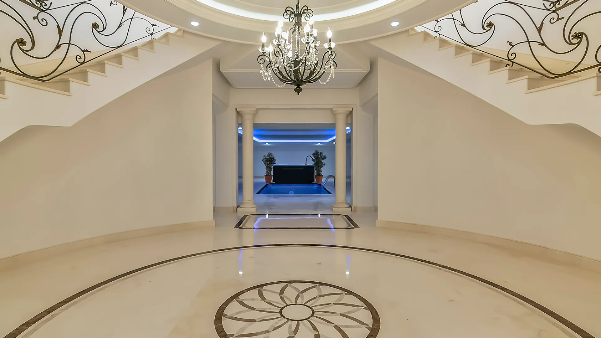 Villa con 5 dormitorios en venta en Zona L