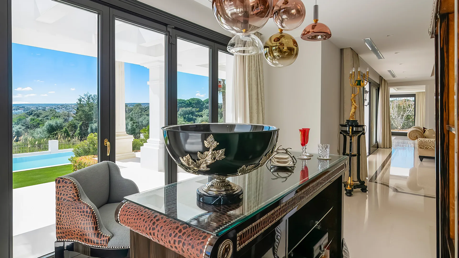 Villa con 5 dormitorios en venta en Zona L