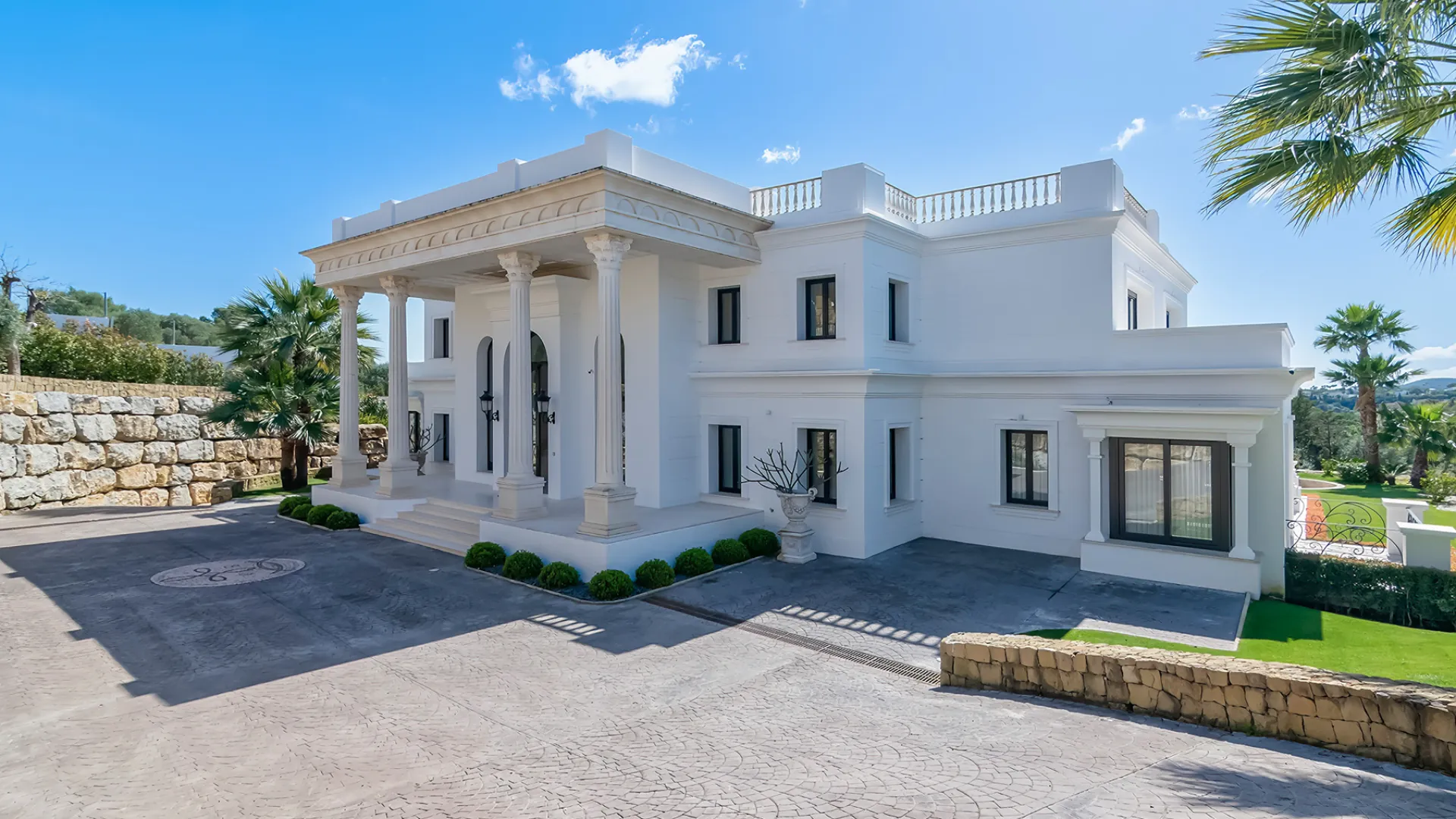 Villa con 5 dormitorios en venta en Zona L