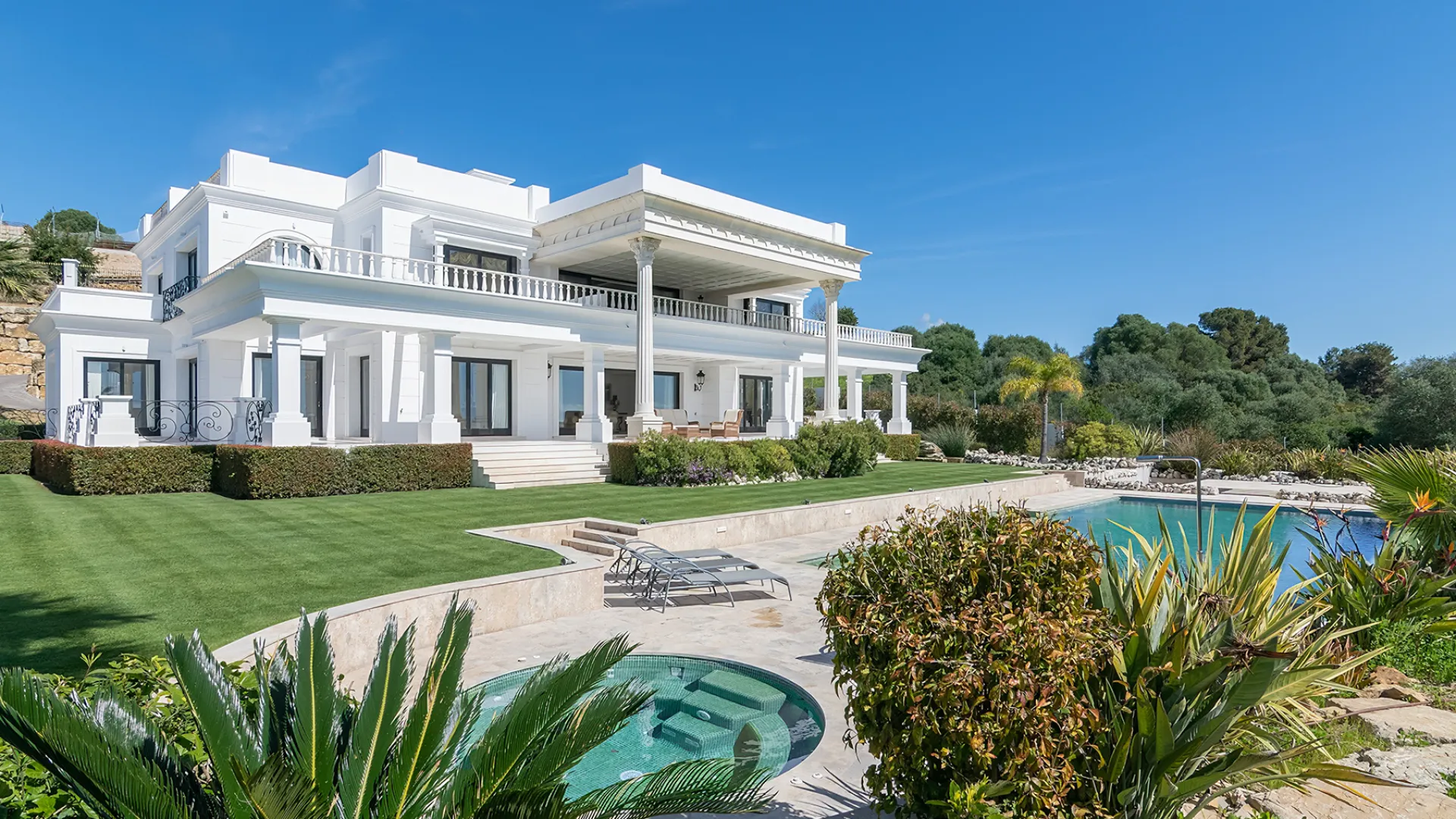 Villa con 5 dormitorios en venta en Zona L