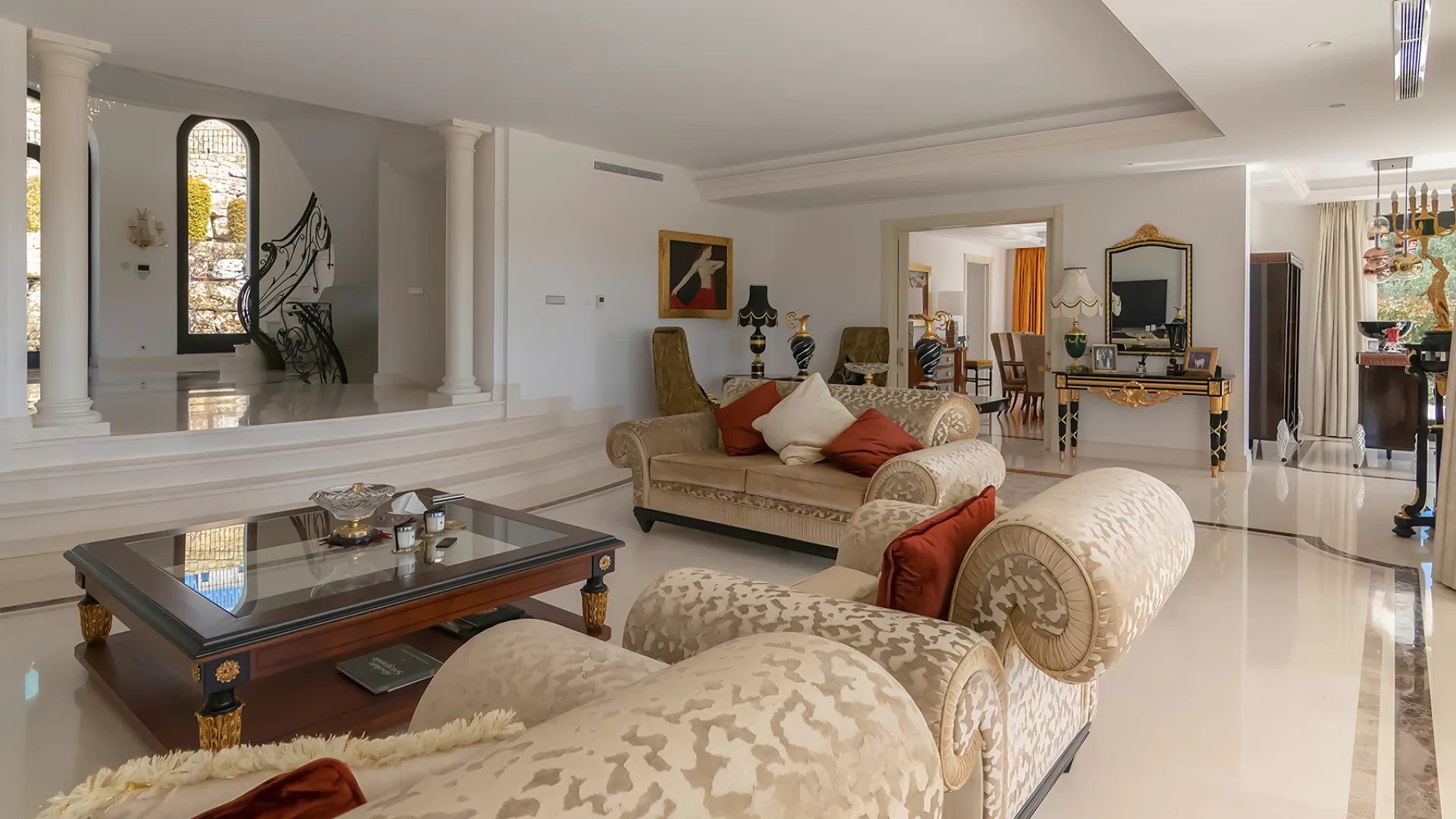 Villa con 5 dormitorios en venta en Zona L