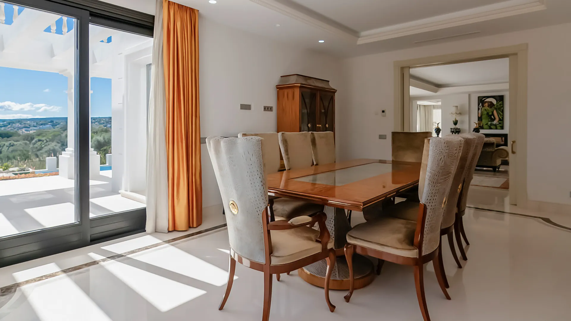 Villa con 5 dormitorios en venta en Zona L