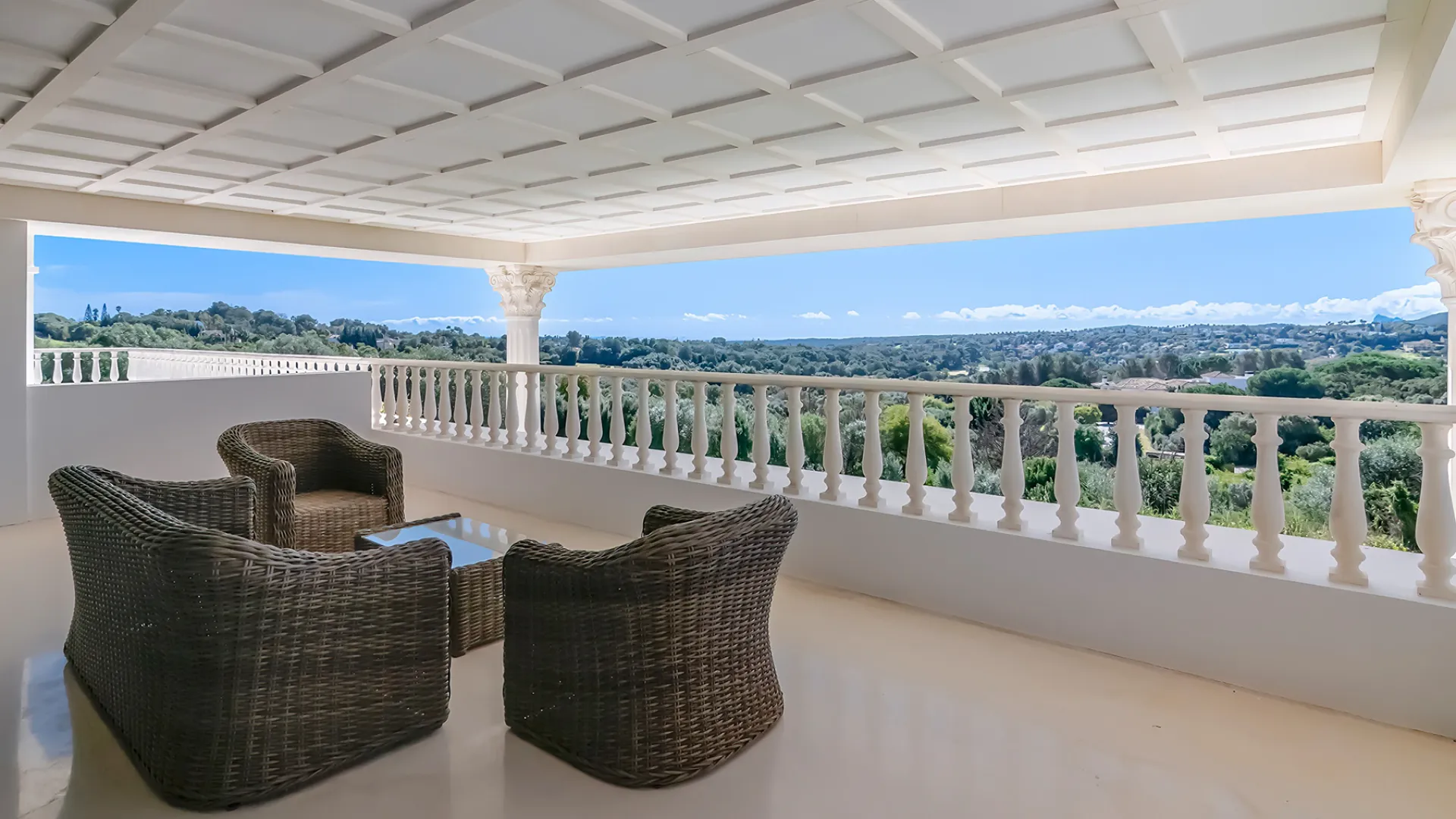 Villa con 5 dormitorios en venta en Zona L