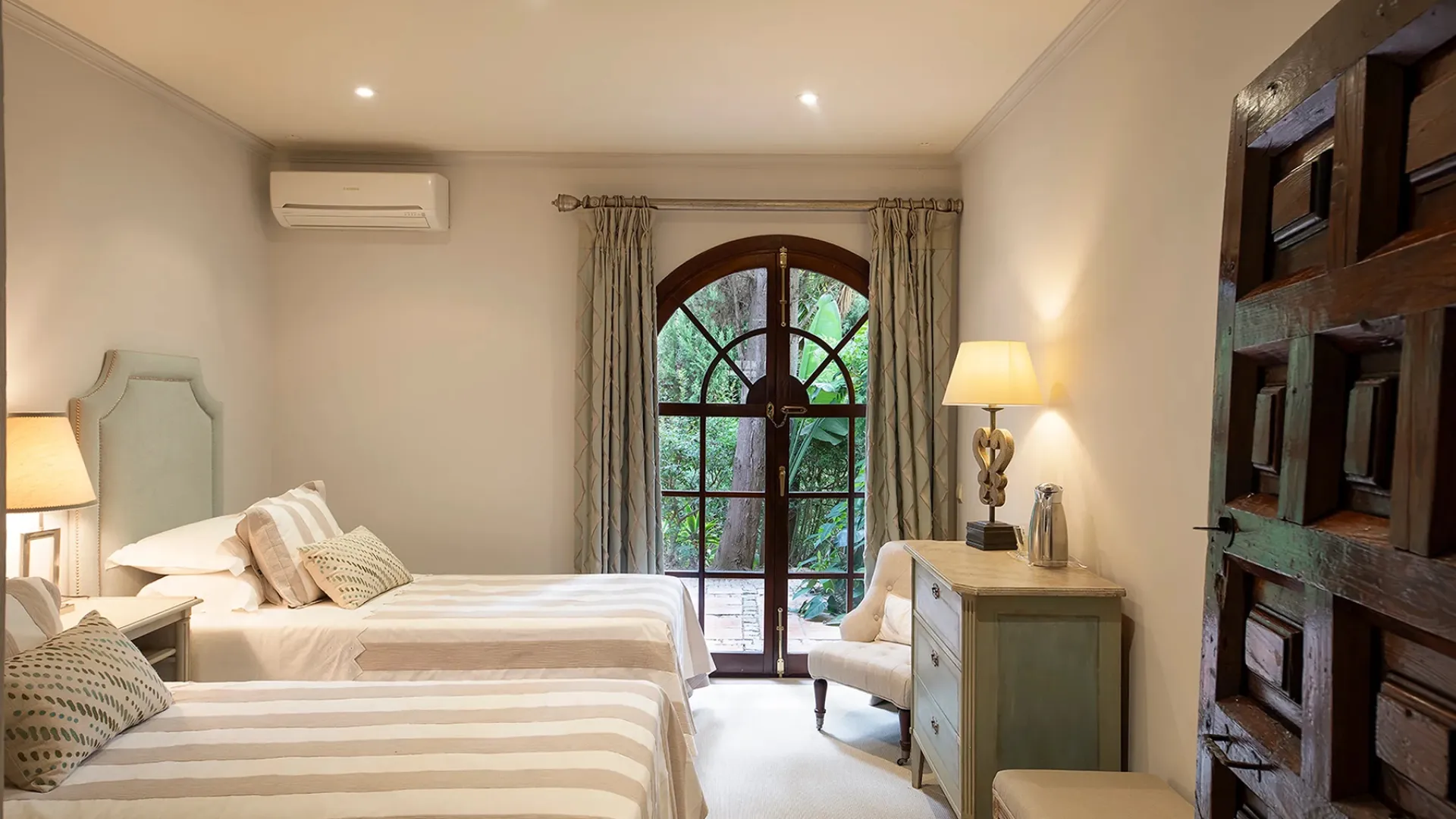 For sale villa in Zona E with 9 bedrooms