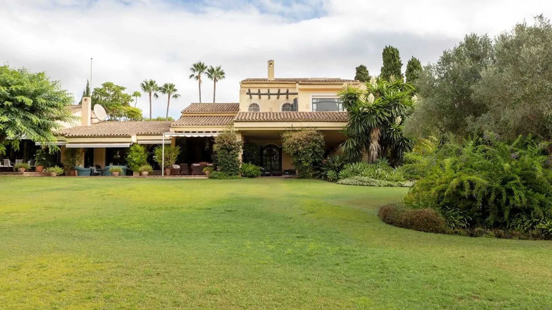 For sale villa in Zona E with 9 bedrooms