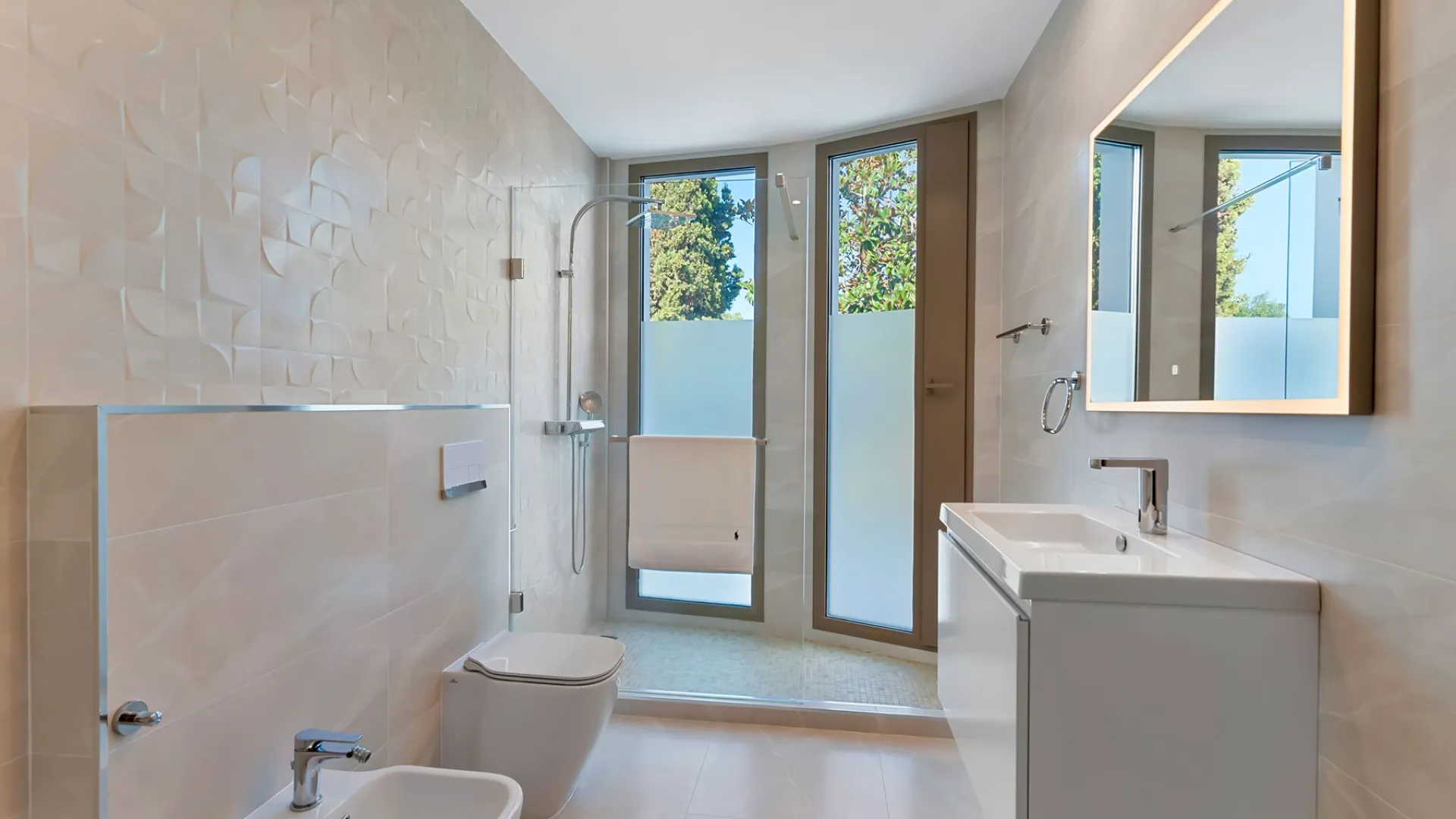 Buy villa in Alhambra del Golf