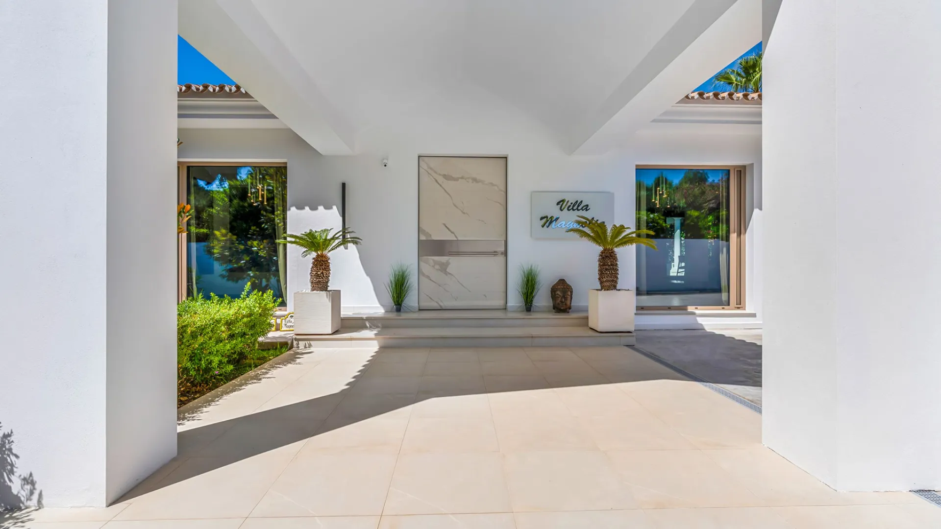 Buy villa in Alhambra del Golf