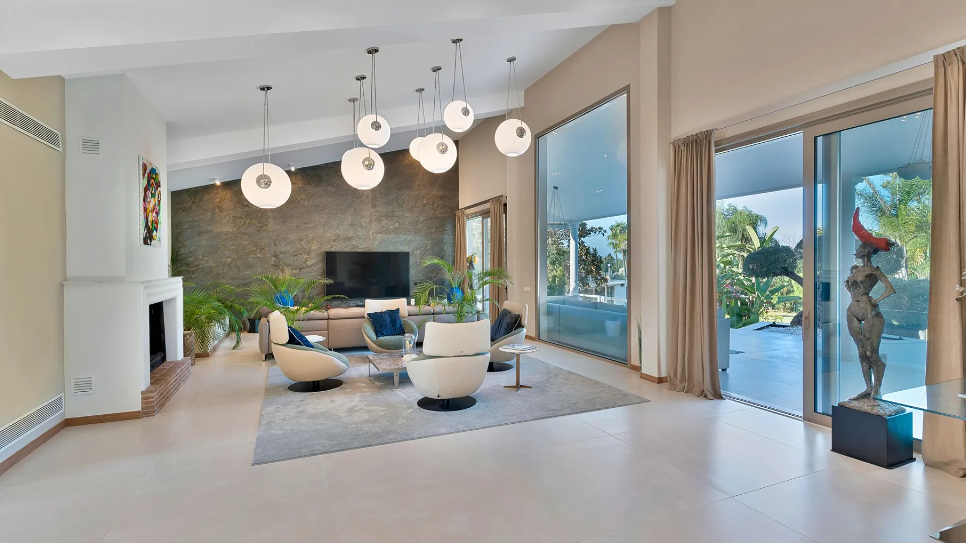 Buy villa in Alhambra del Golf