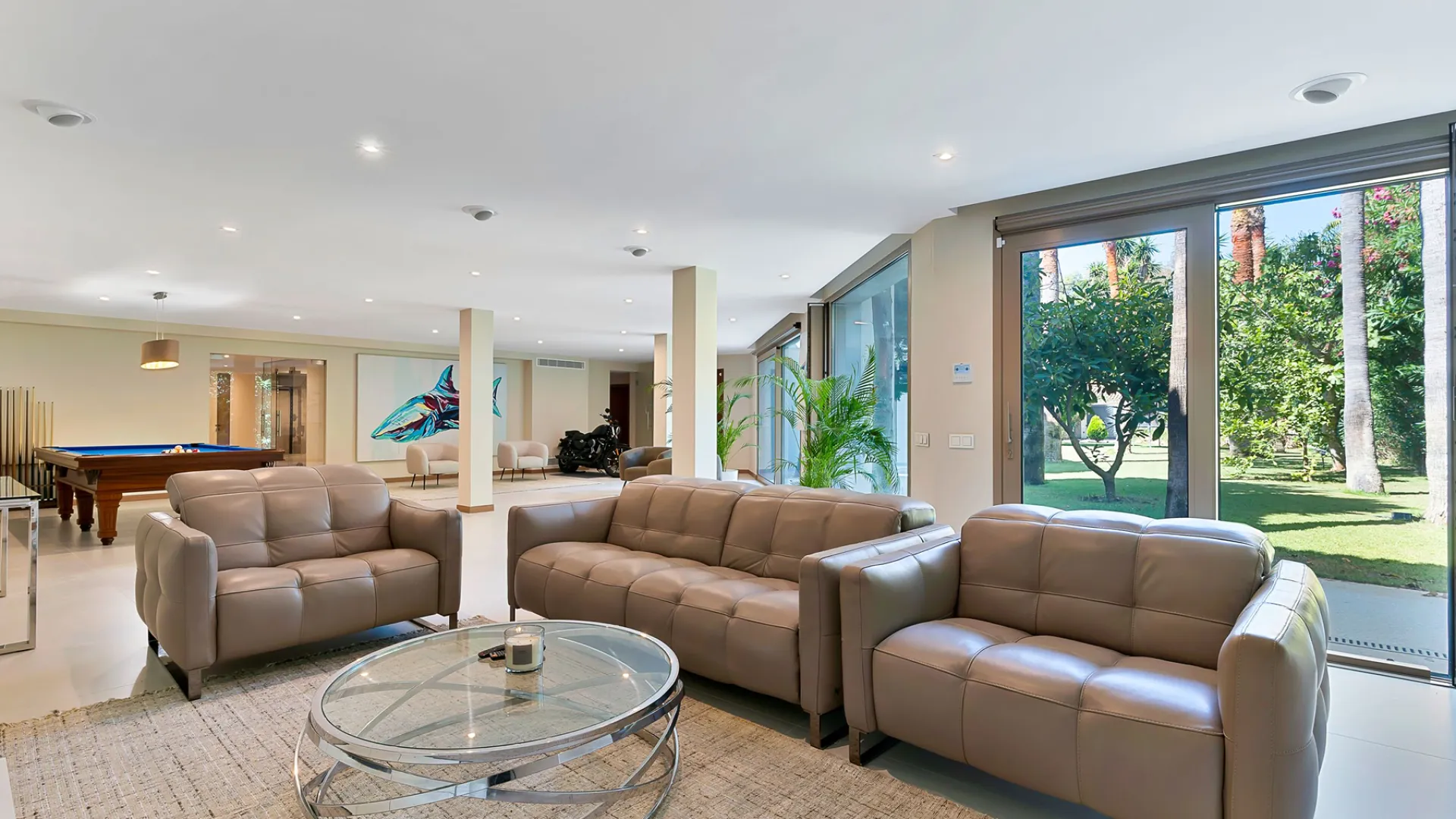 Buy villa in Alhambra del Golf
