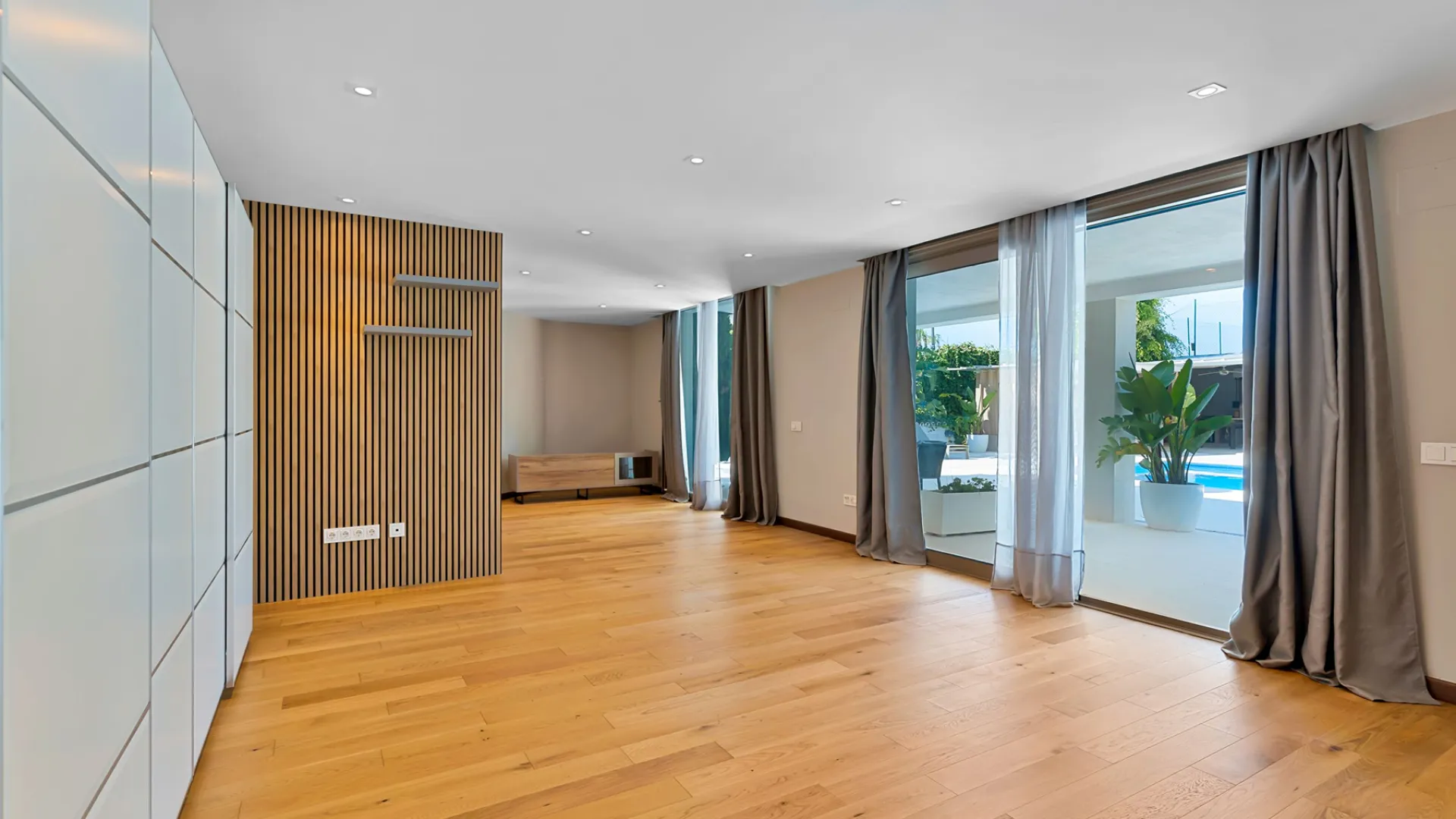 Buy villa in Alhambra del Golf