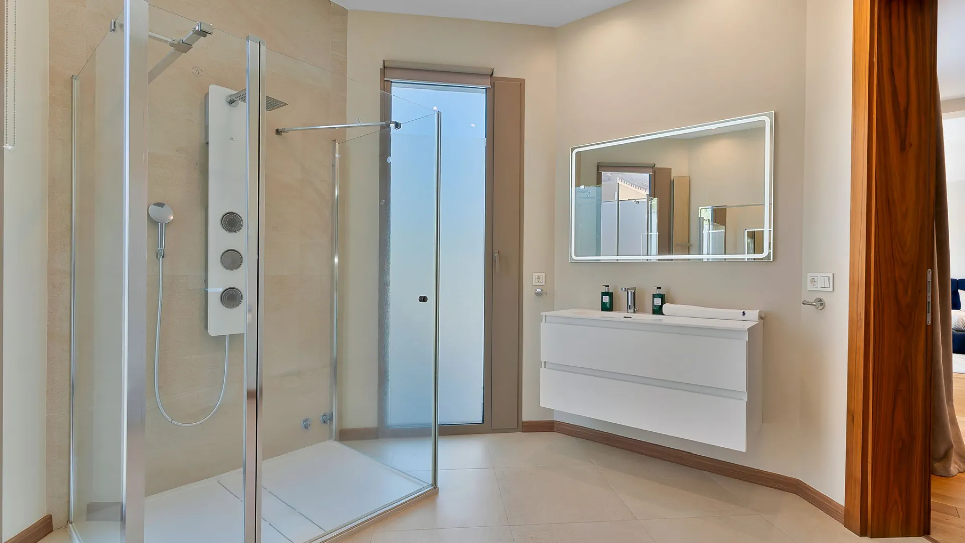 Buy villa in Alhambra del Golf