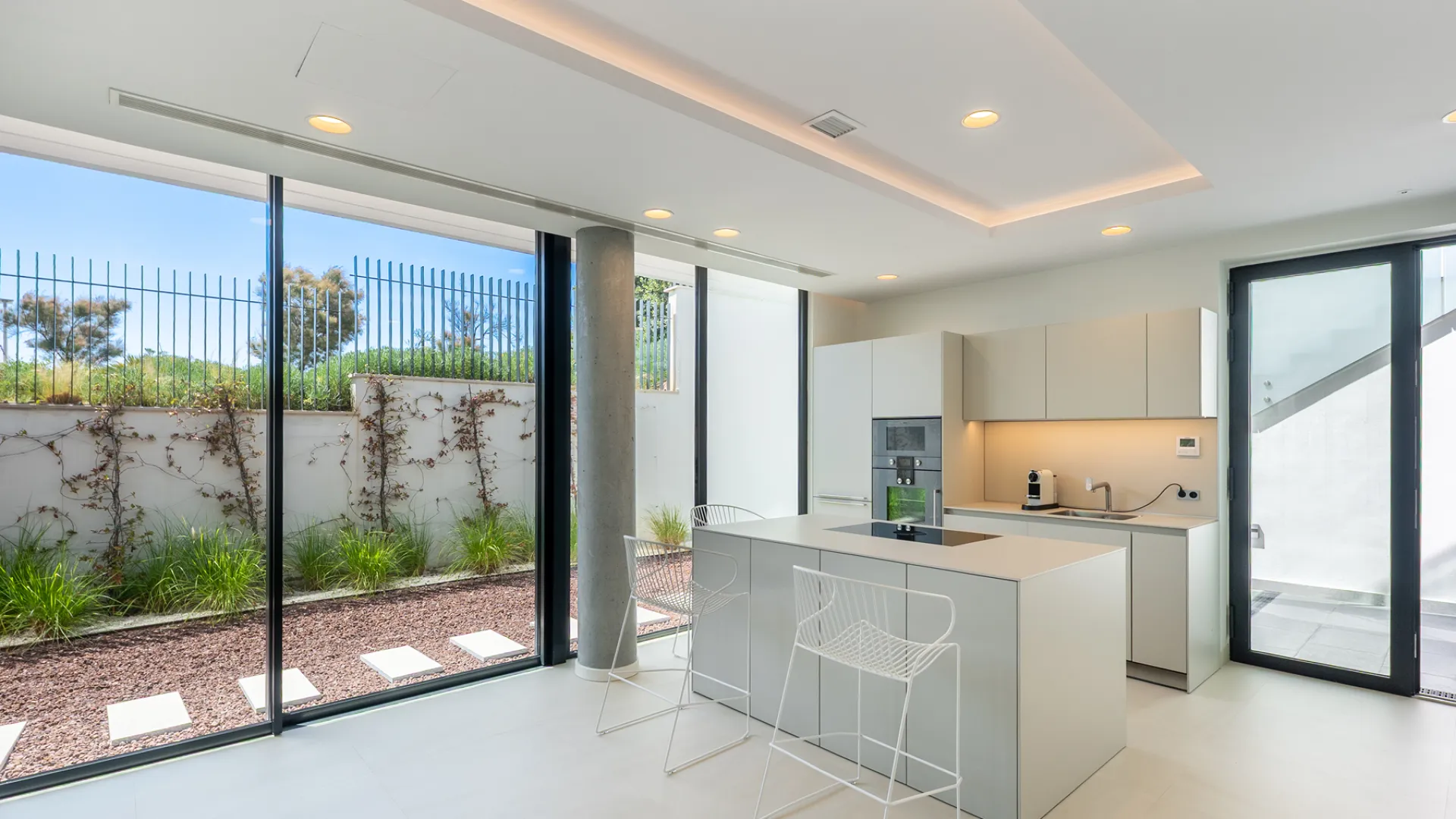 2 bedrooms apartment for sale in Bahia Azul