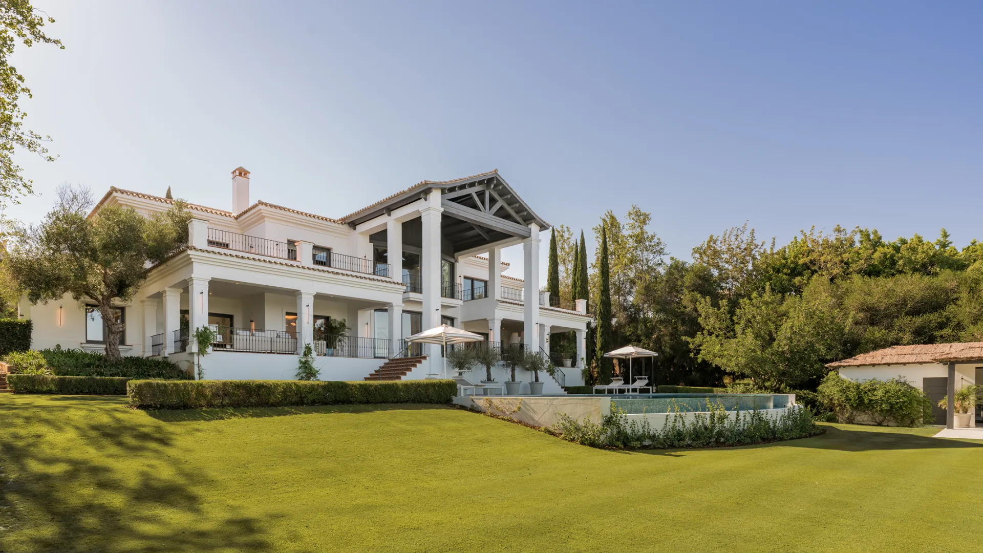 Buy Zona G 6 bedrooms villa