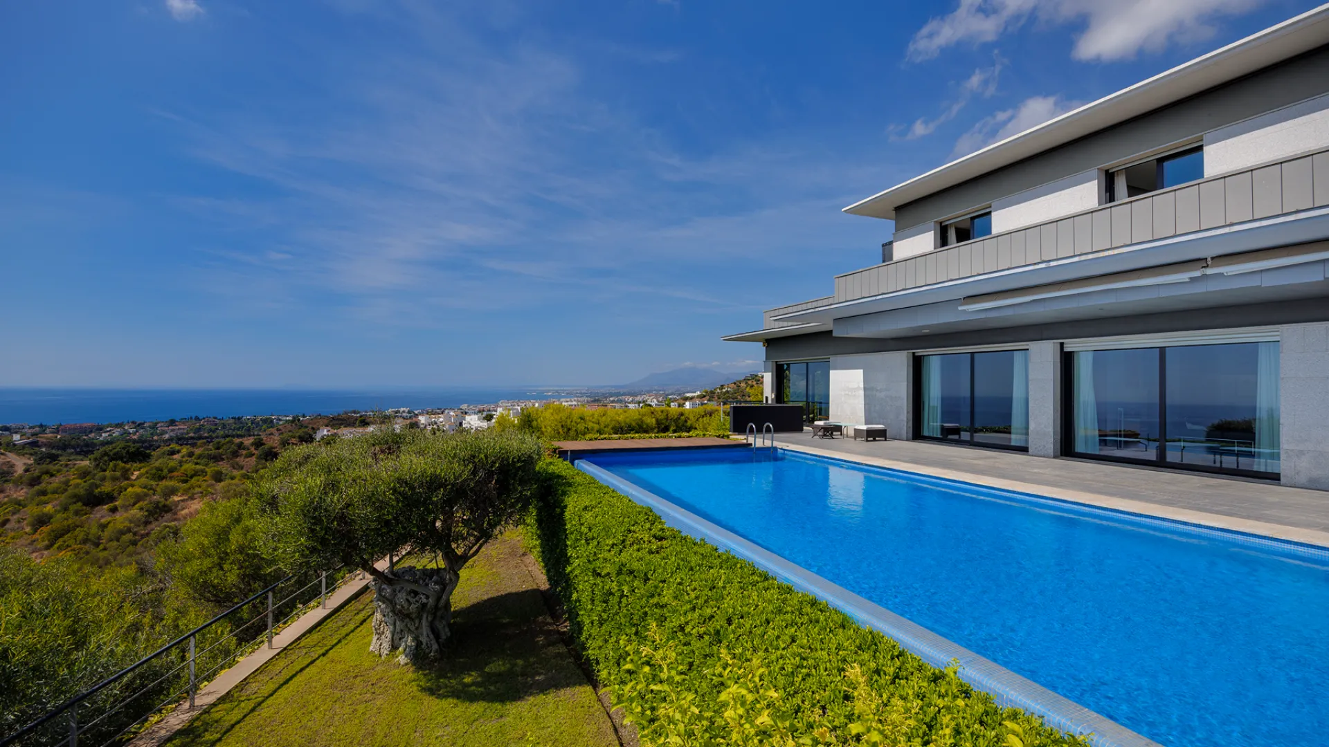Villa for sale in Los Altos de los Monteros