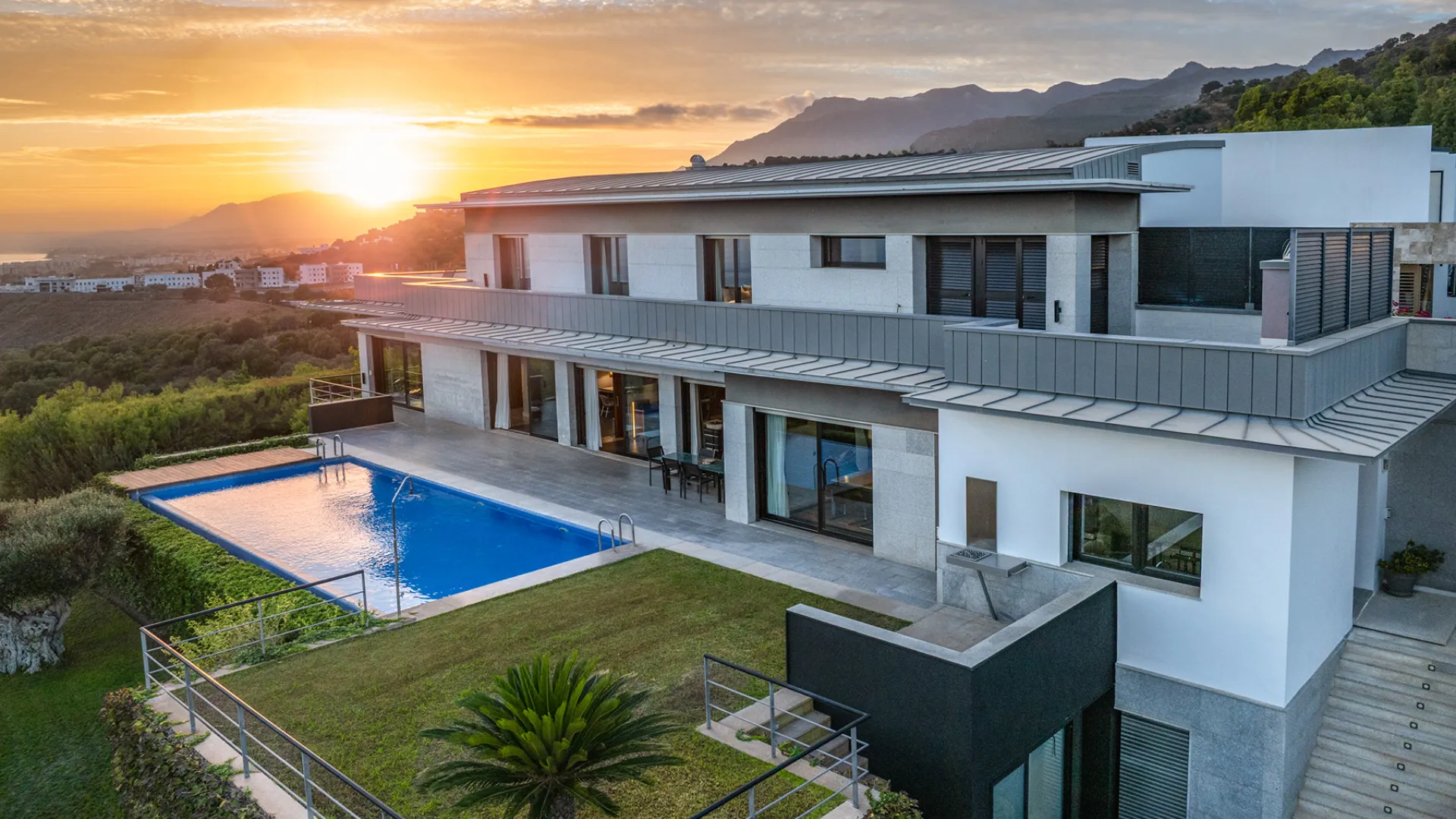 Villa for sale in Los Altos de los Monteros