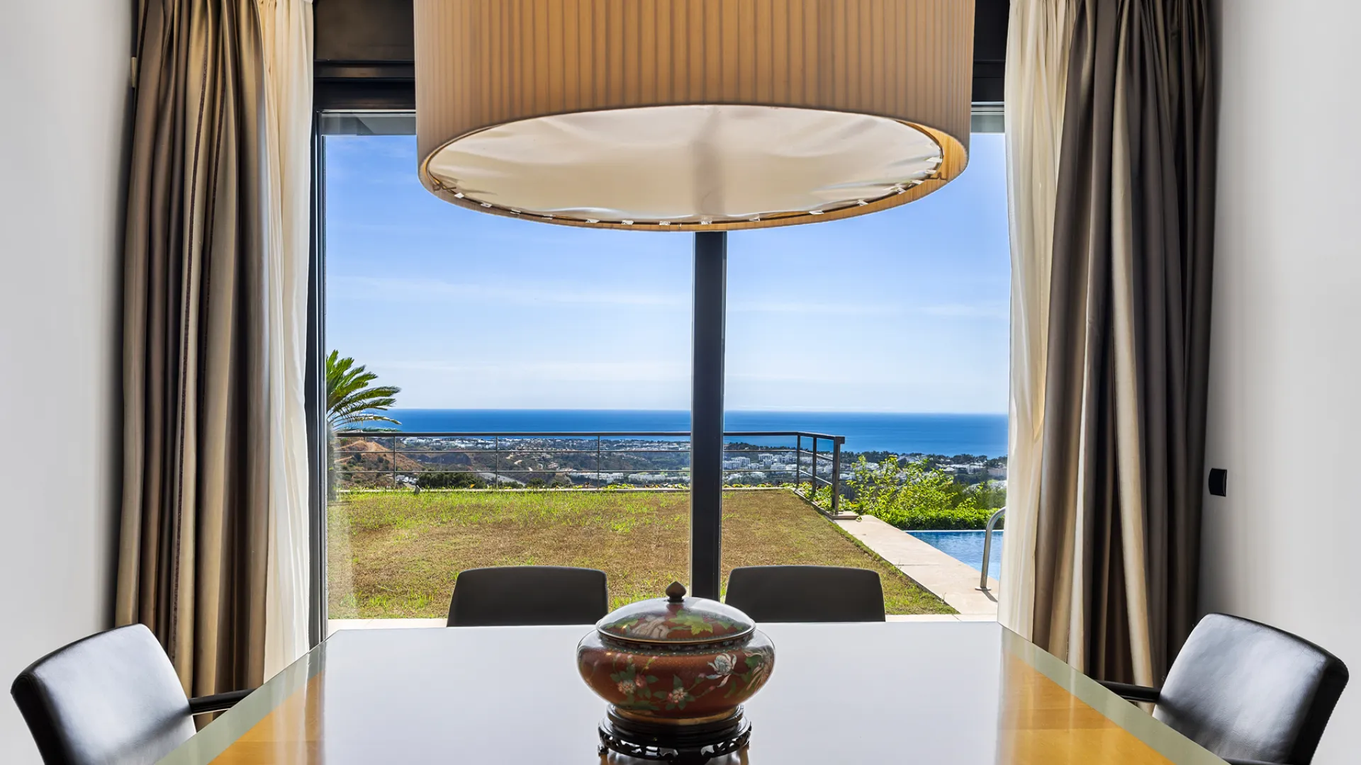 Villa for sale in Los Altos de los Monteros