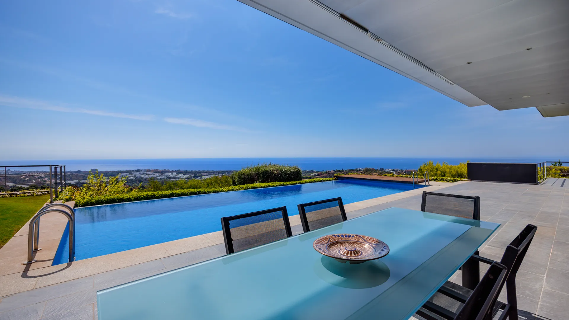 Villa for sale in Los Altos de los Monteros