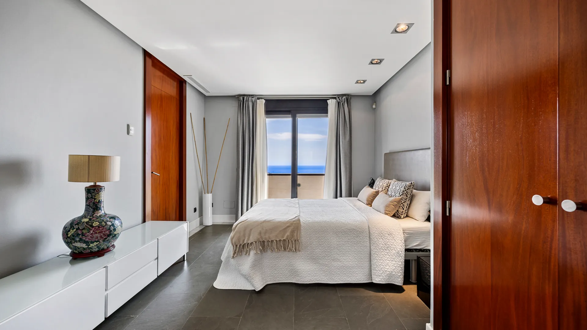 Villa for sale in Los Altos de los Monteros