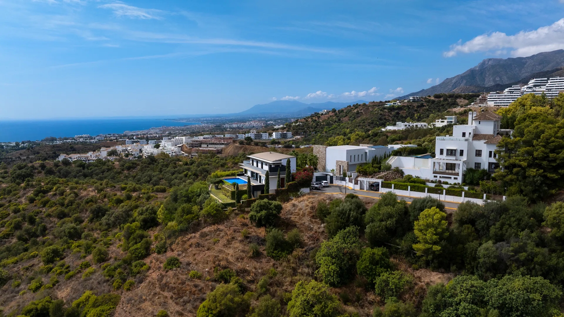 Villa for sale in Los Altos de los Monteros