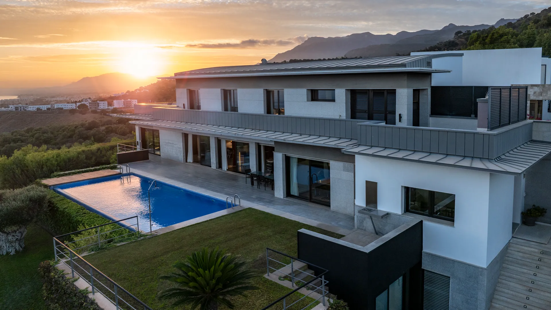 Villa for sale in Los Altos de los Monteros
