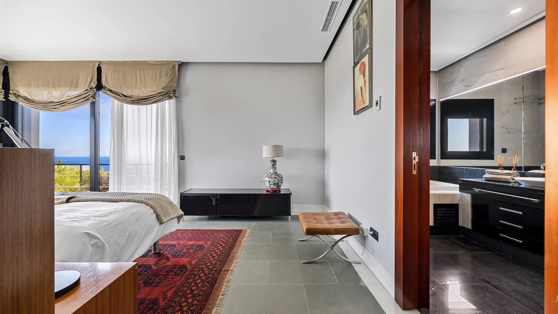 Villa for sale in Los Altos de los Monteros