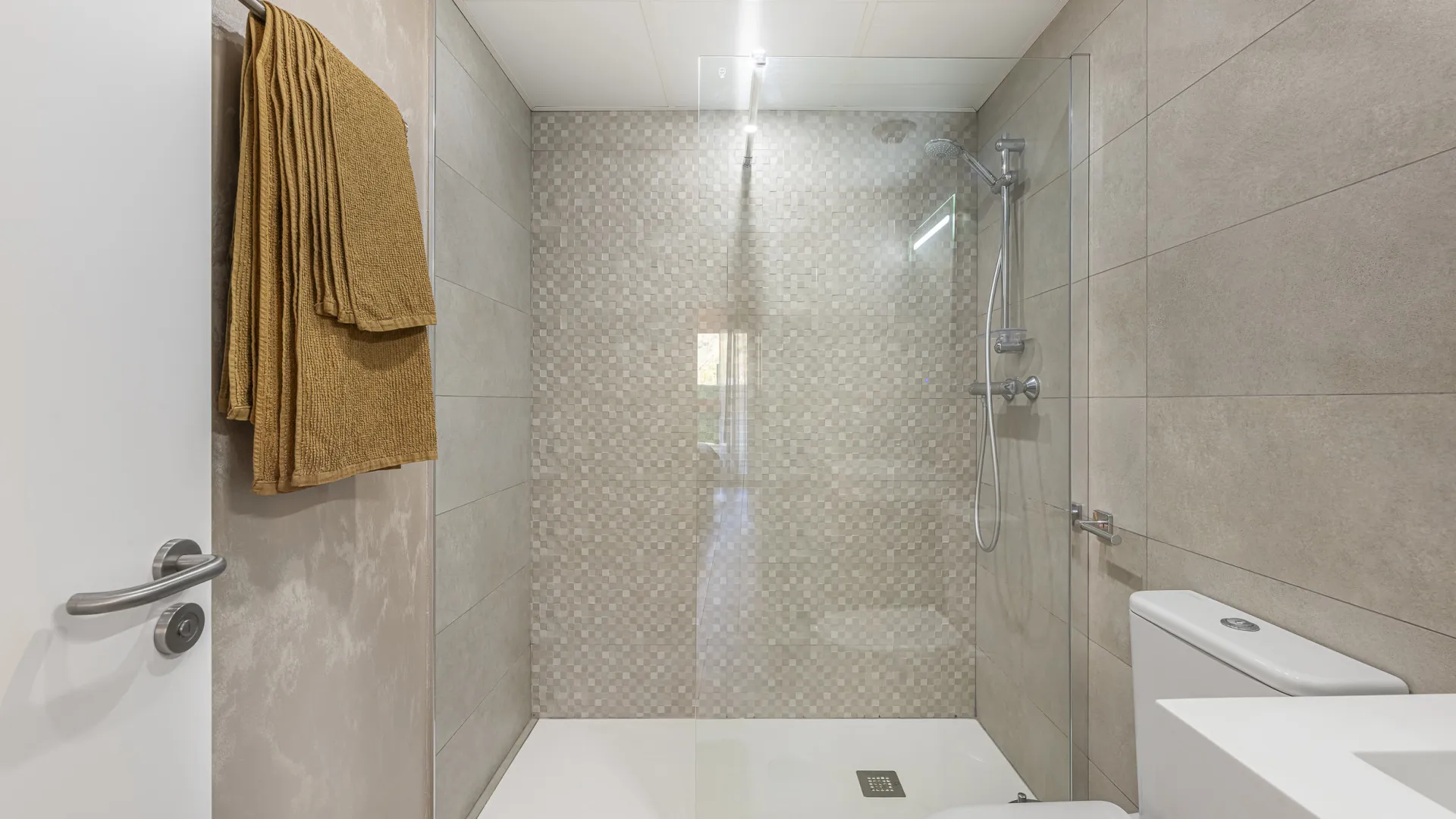 Se vende apartamento planta baja en Benahavis
