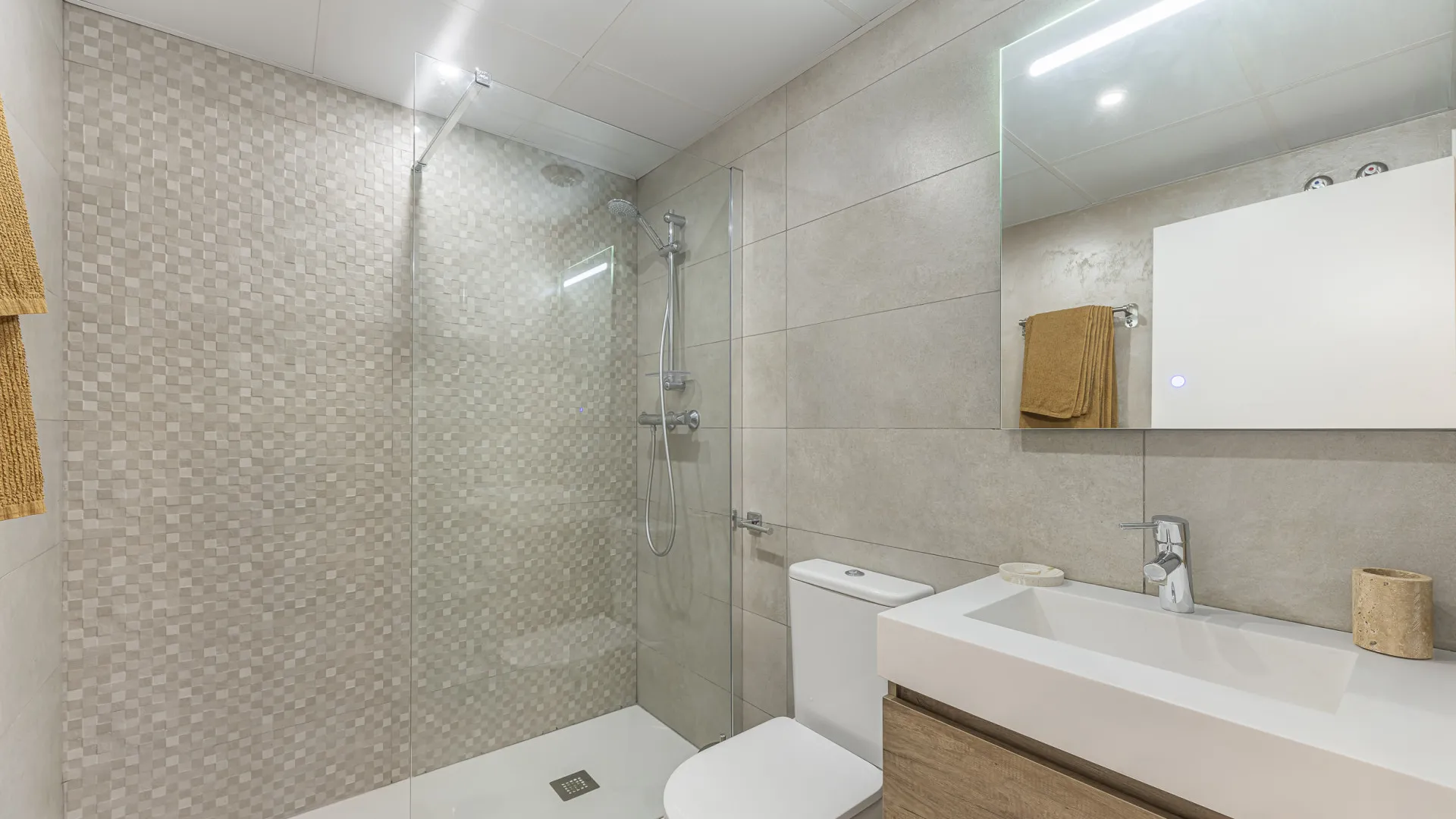 Se vende apartamento planta baja en Benahavis