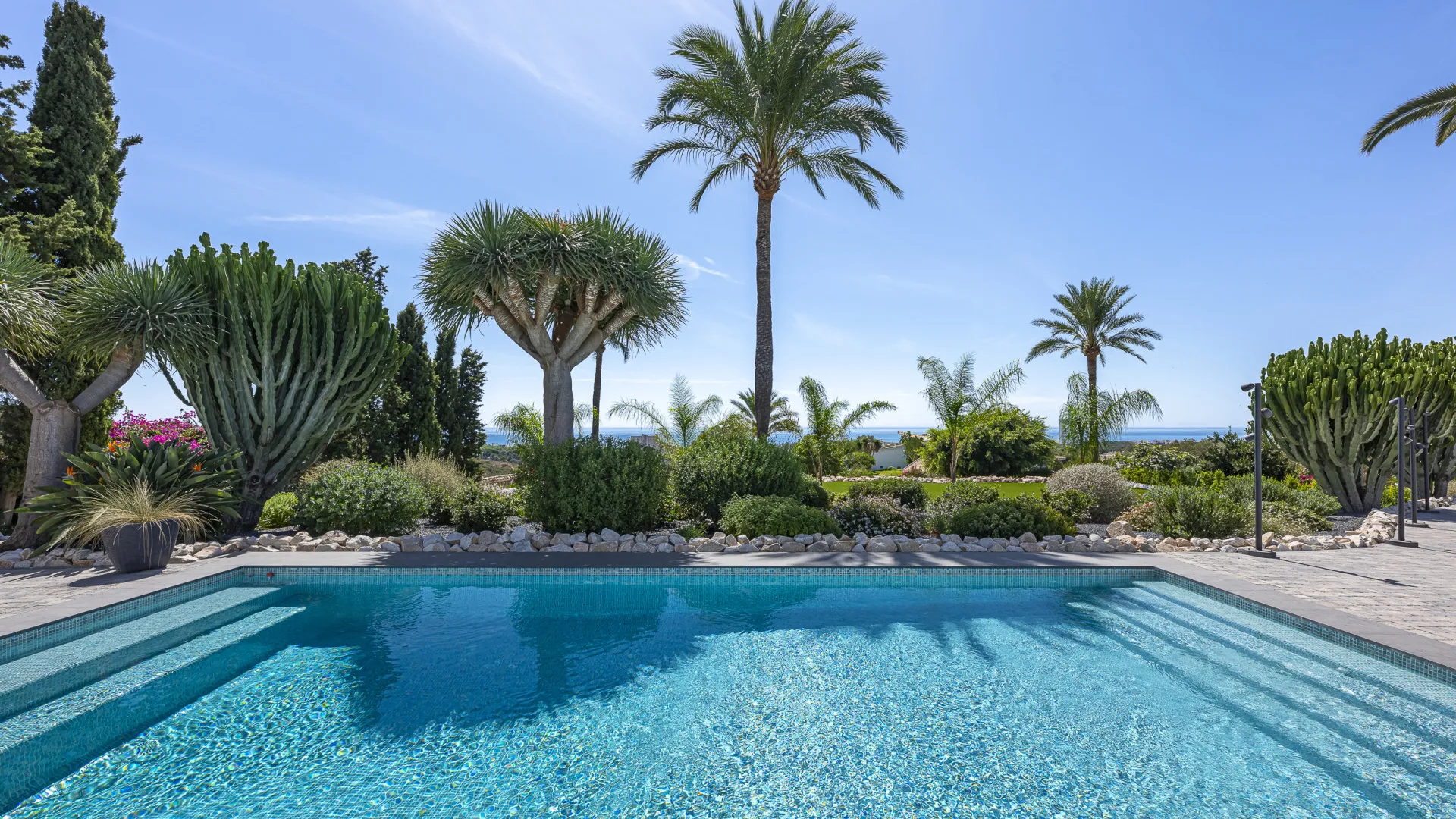 7 bedrooms Elviria villa for sale